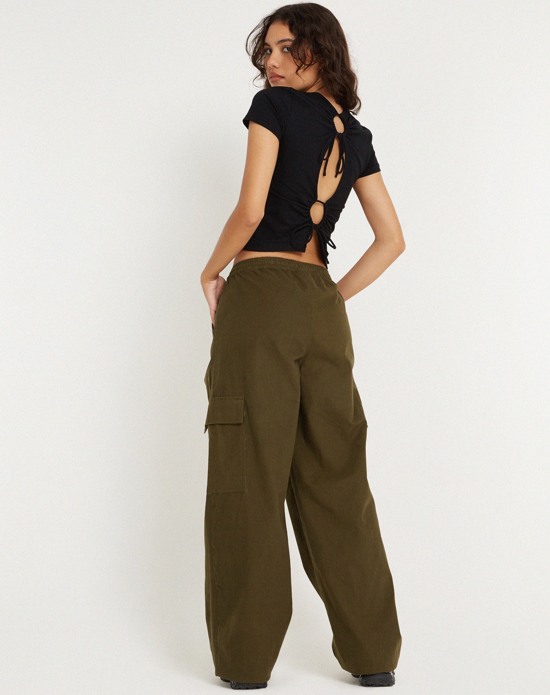 imagen de Geona Wide Leg Cargo Trouser en Dark Olive