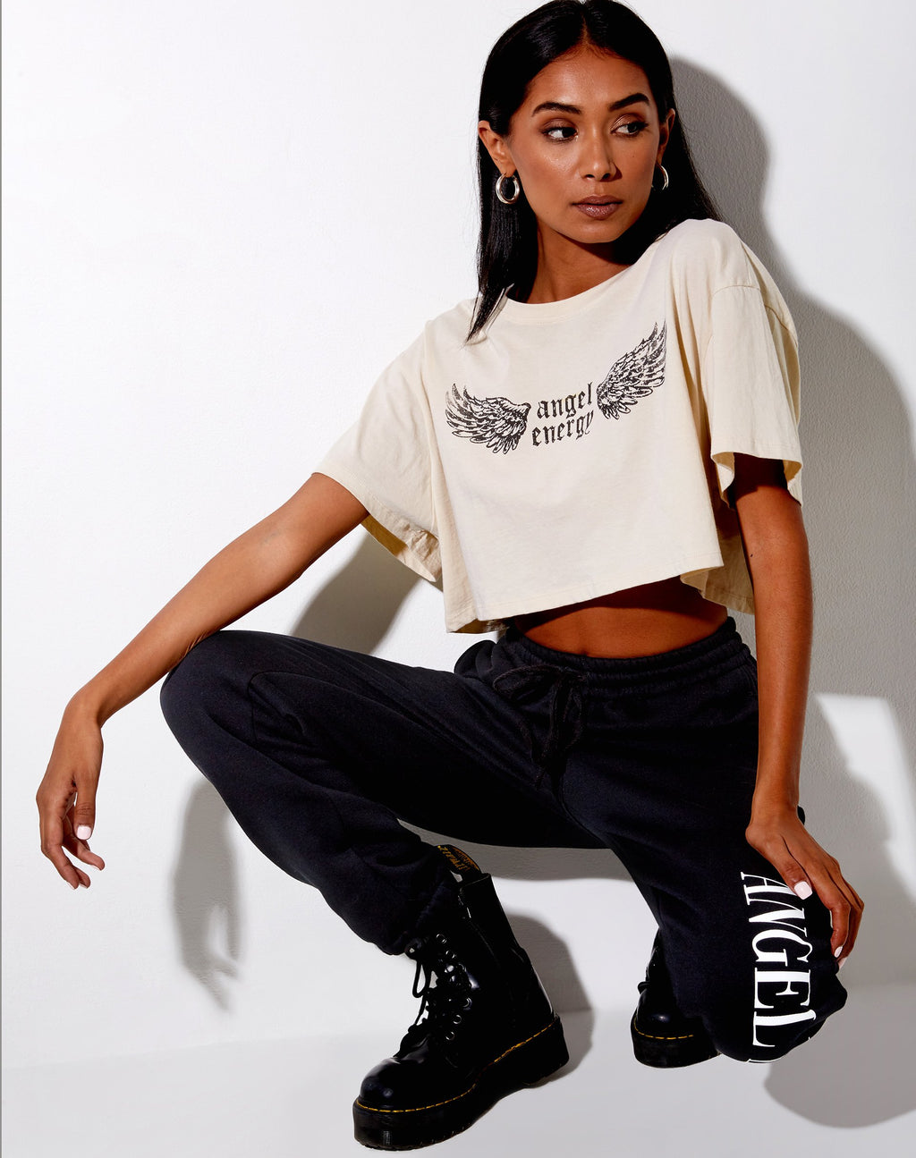 Georgi Cropped Tee en piedra 'Angel Energy' Wings