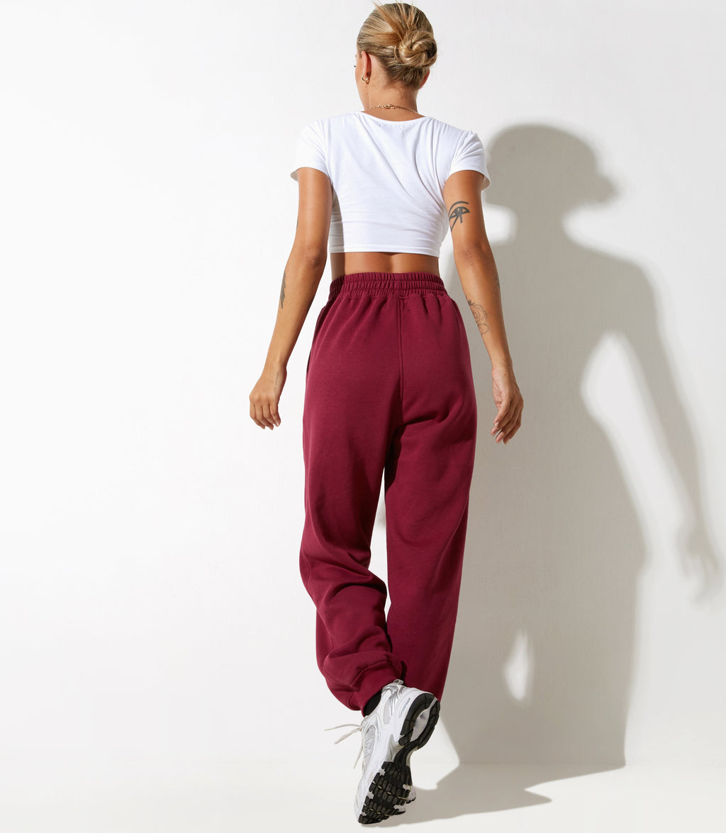 Jogger Roider en burdeos con bordado "Winning Team