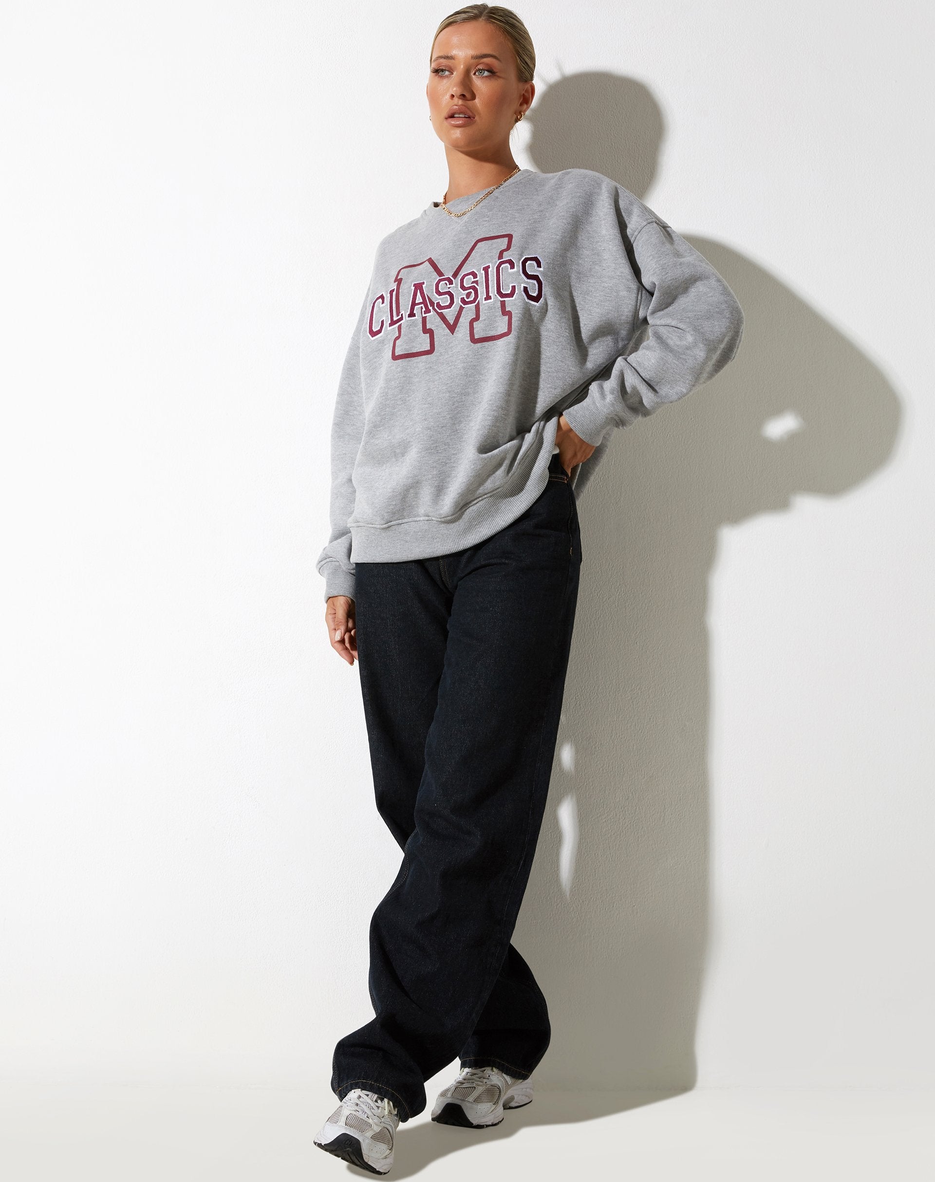 imagen de la sudadera Glan Sweatshirt en marga gris con bordado "M Classics