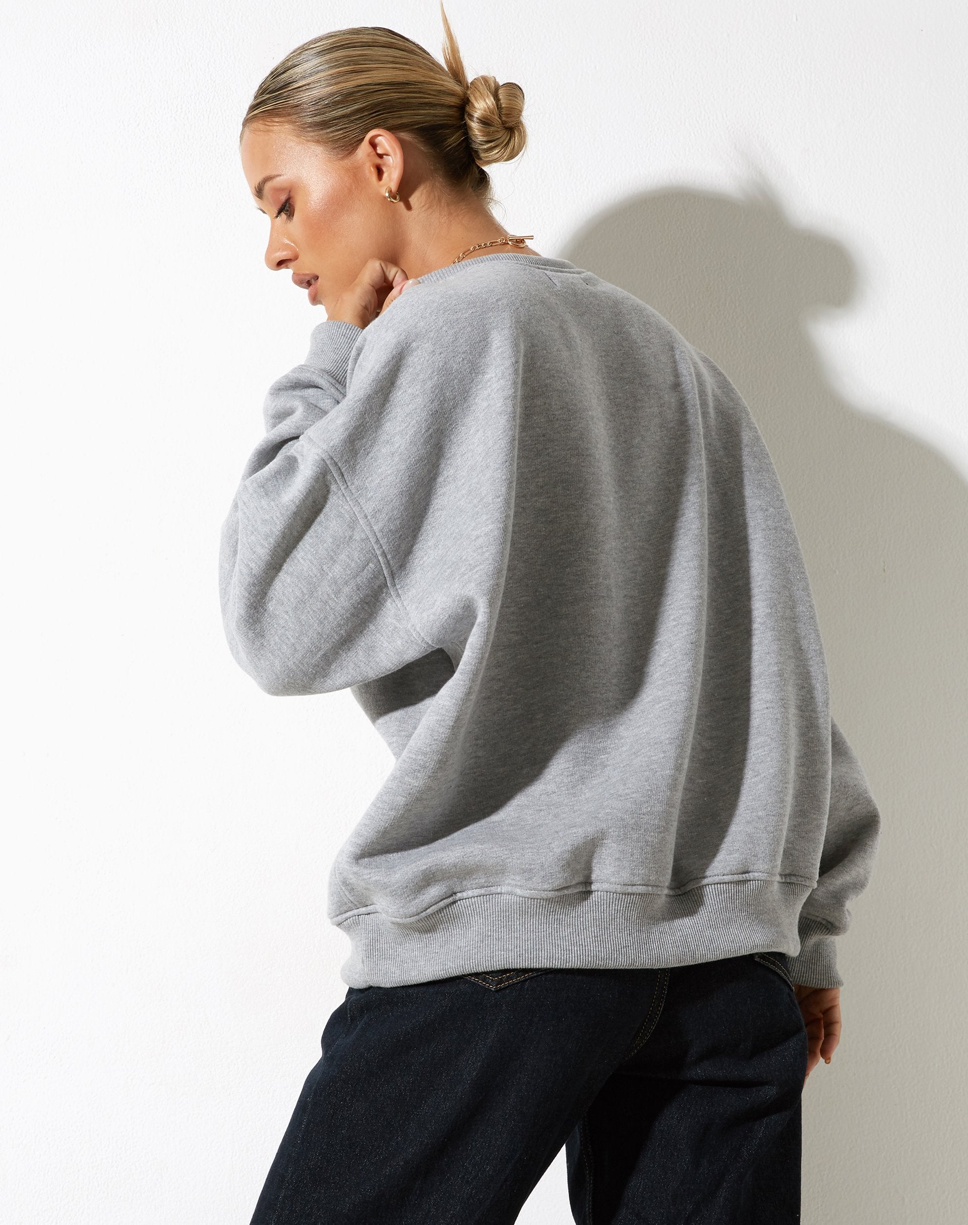imagen de la sudadera Glan Sweatshirt en marga gris con bordado "M Classics