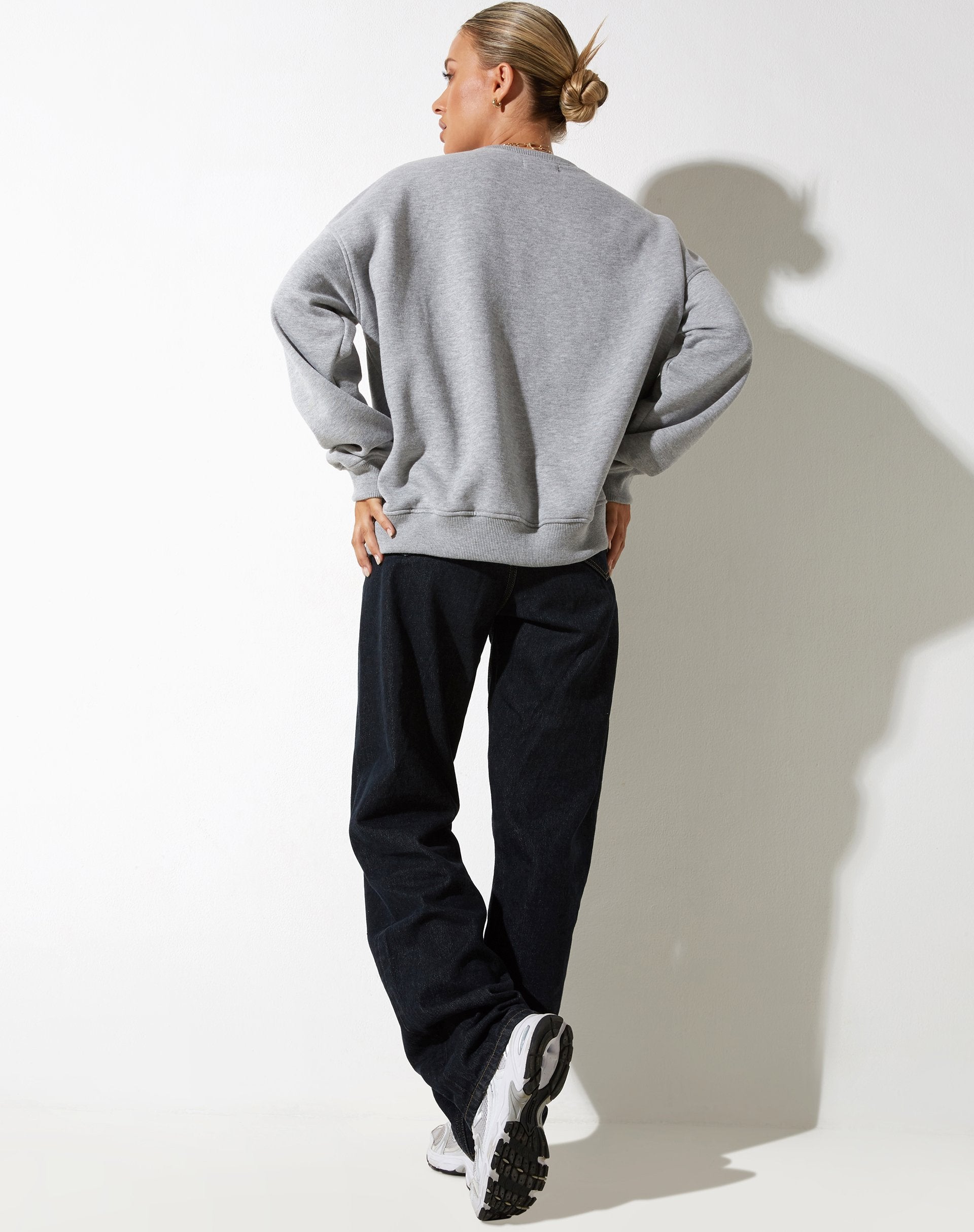 imagen de la sudadera Glan Sweatshirt en marga gris con bordado "M Classics