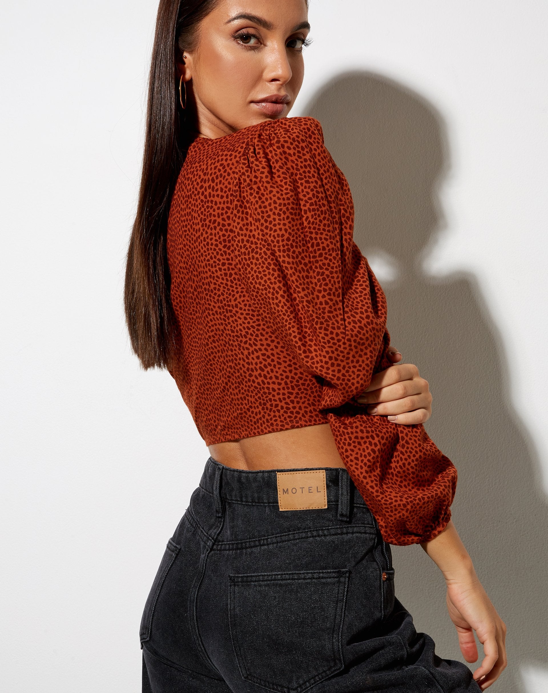 Imagen de Glario Crop Top en Mini Croc Marrón