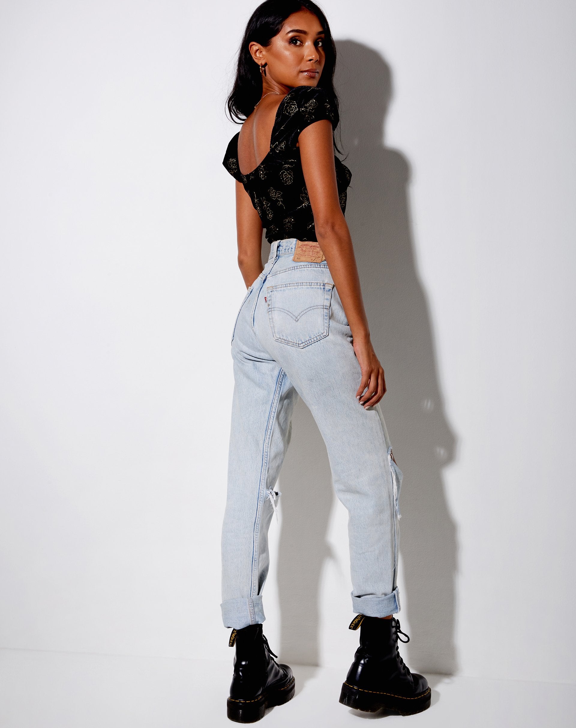 Imagen de Glasty Crop Top en negro y estampado rosa dorado
