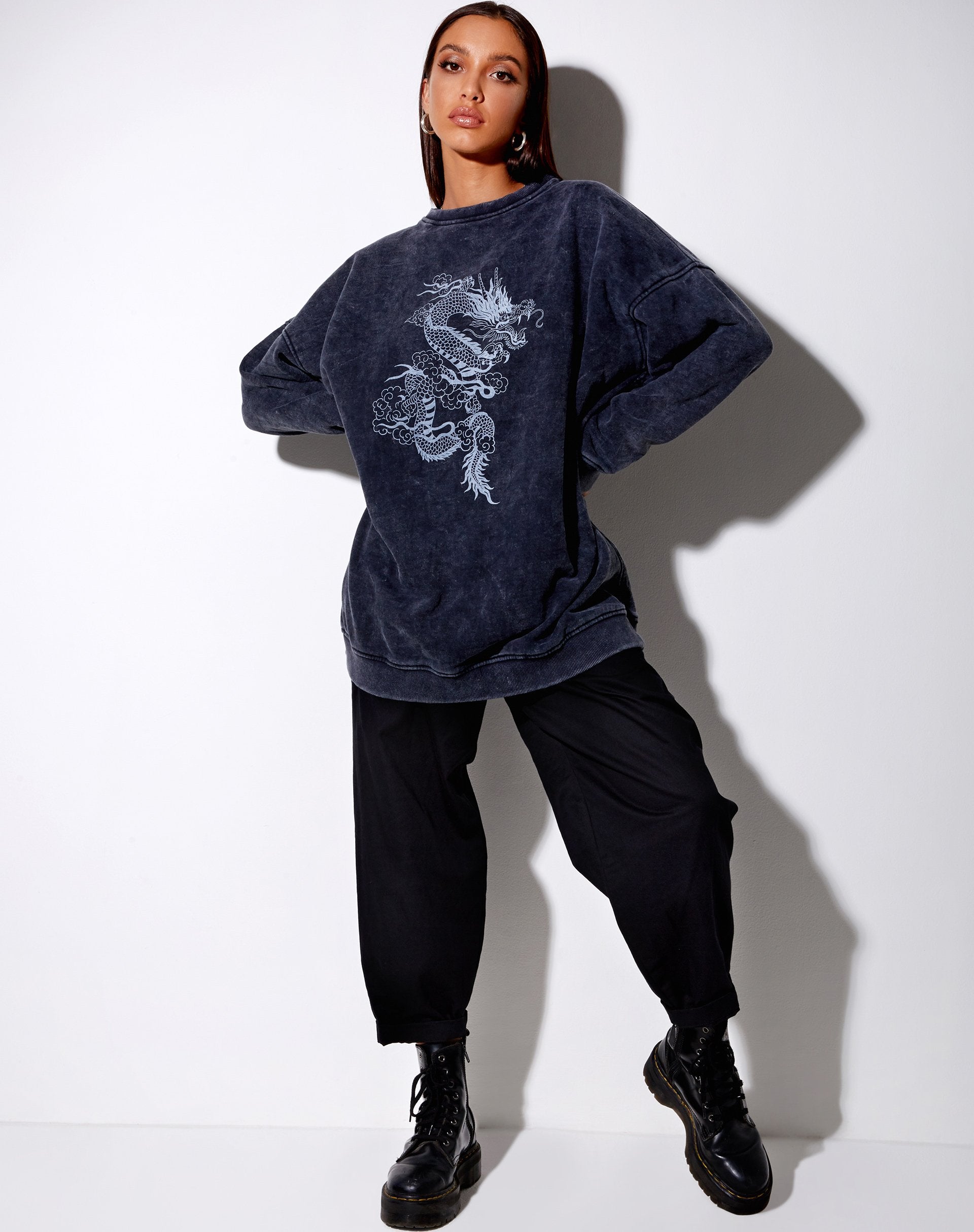 Imagen de sudadera Glo en negro lavado Dragon