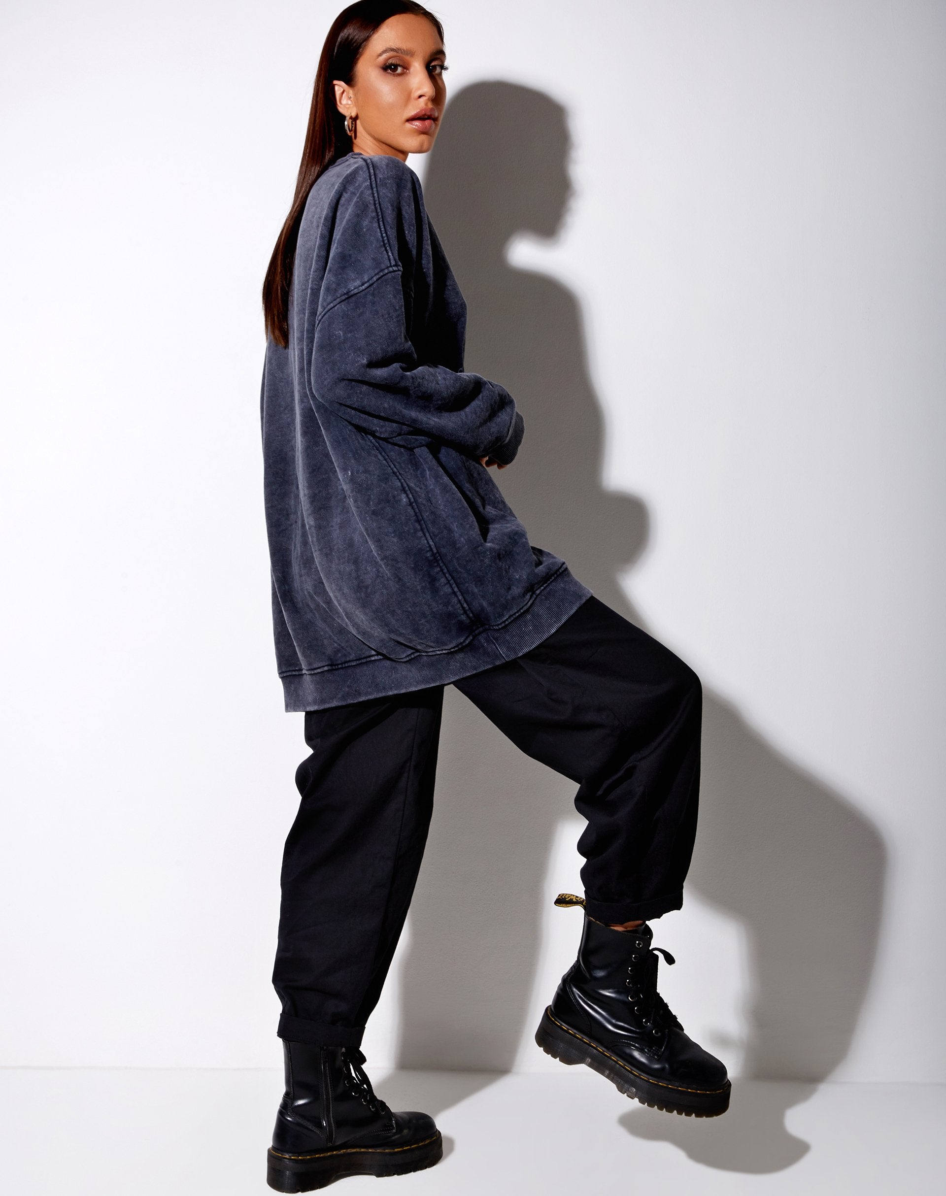 Imagen de sudadera Glo en negro lavado Dragon