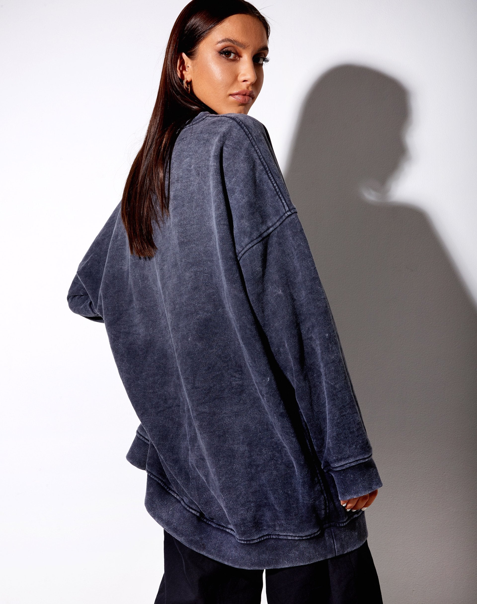 Imagen de sudadera Glo en negro lavado Dragon