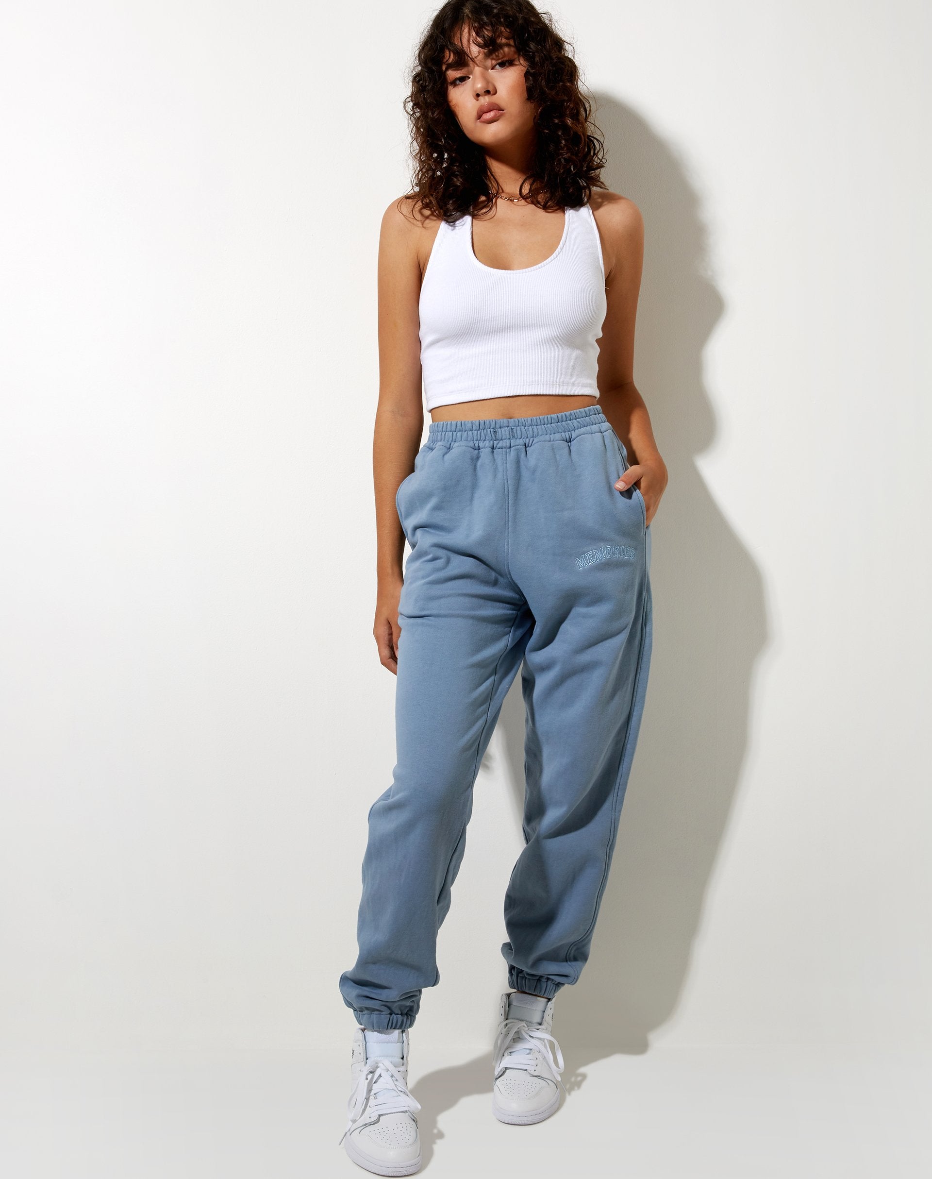 Imagen de Basta Jogger en Powder Blue Memories Embro