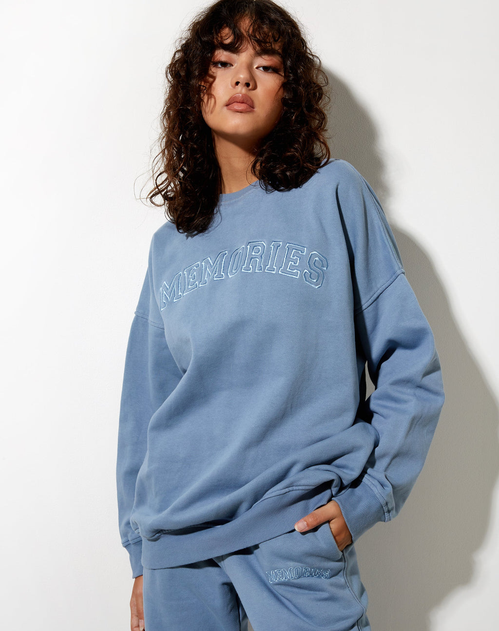 Sudadera Glo en Powder Blue Memories Embro