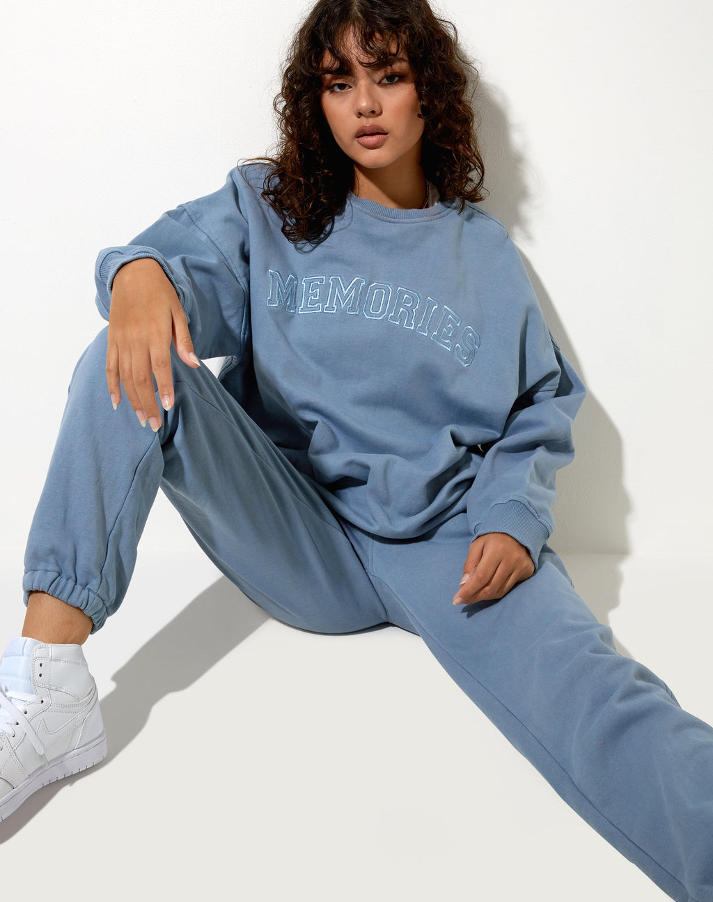 Sudadera Glo en Powder Blue Memories Embro