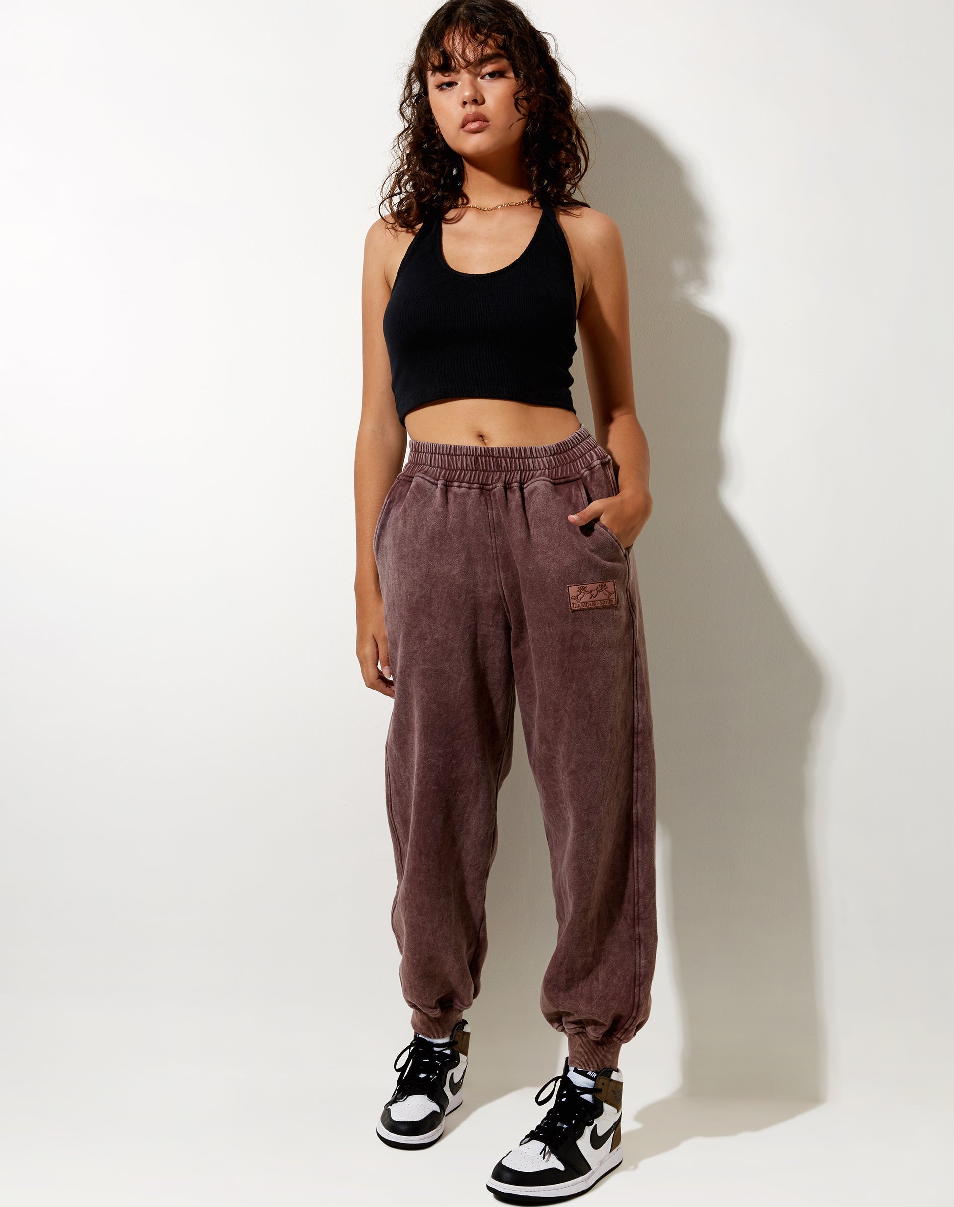 Imagen de Roider Jogger en marrón lavado LAmour Motel Label Embro