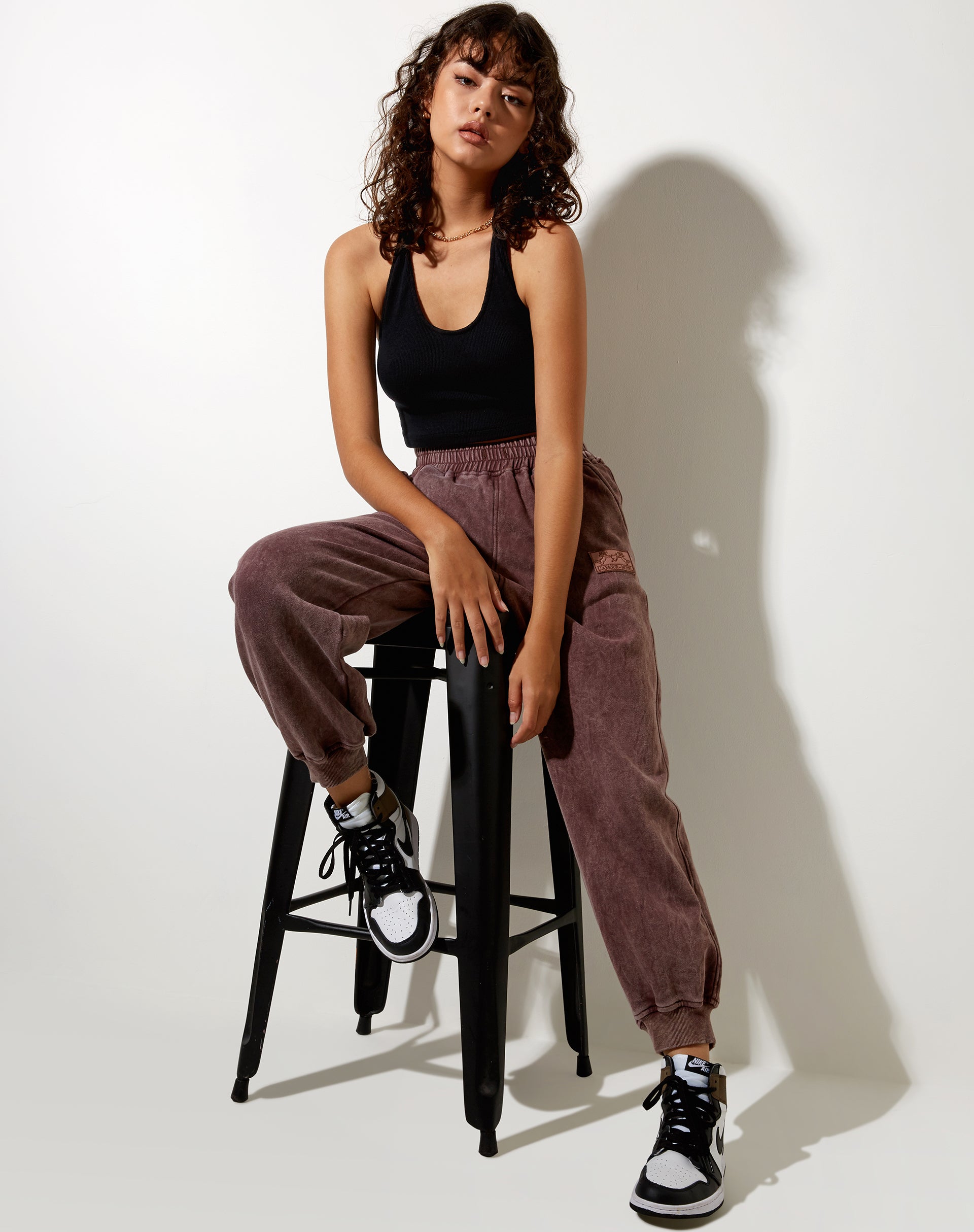 Imagen de Roider Jogger en marrón lavado LAmour Motel Label Embro