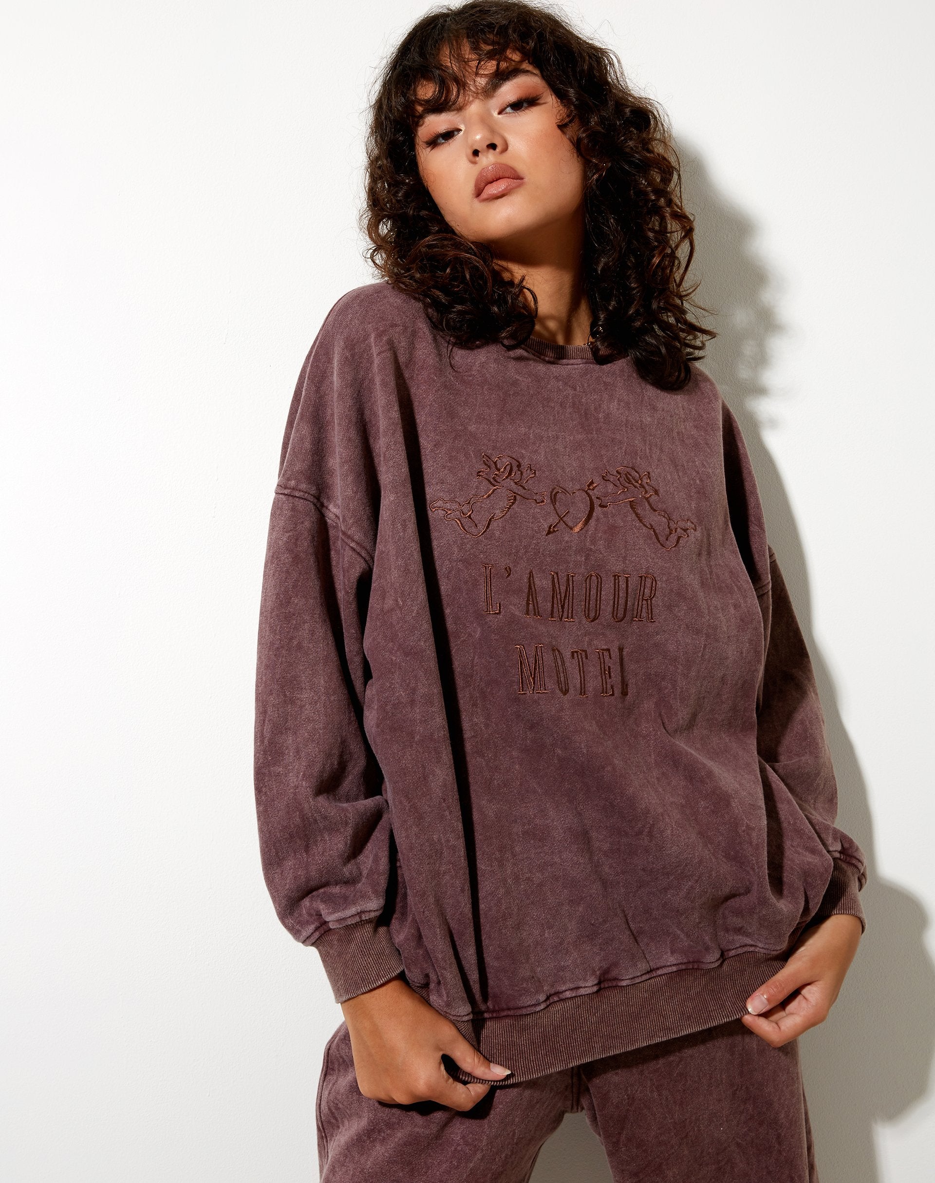 Image of Sudadera Glo en marrón lavado LAmour Motel Embro