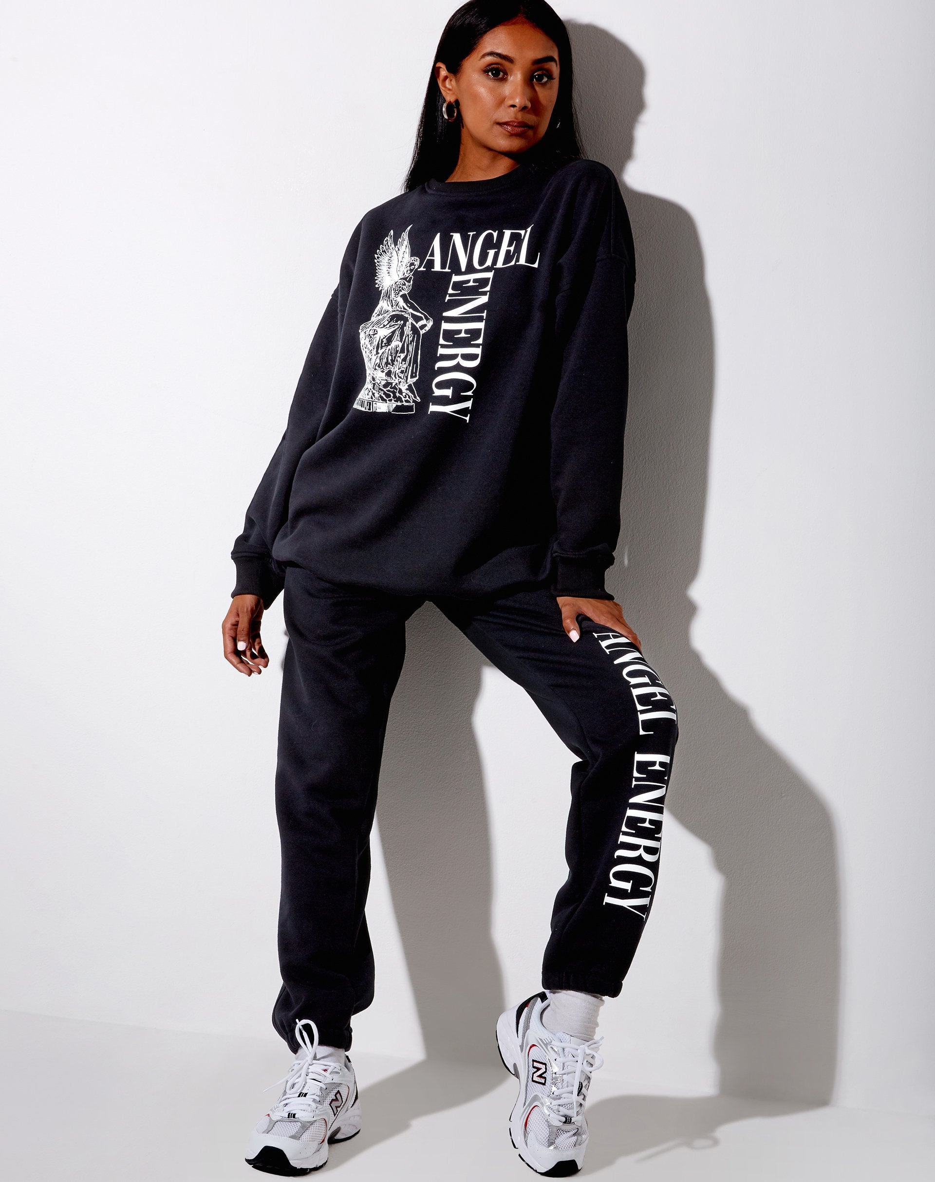 Imagen de sudadera Glo en negro Angel Energy