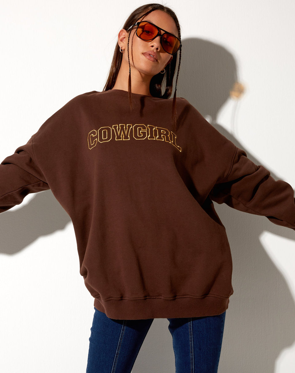 Sudadera Glo en caoba oscuro con bordado dorado "Cowgirl