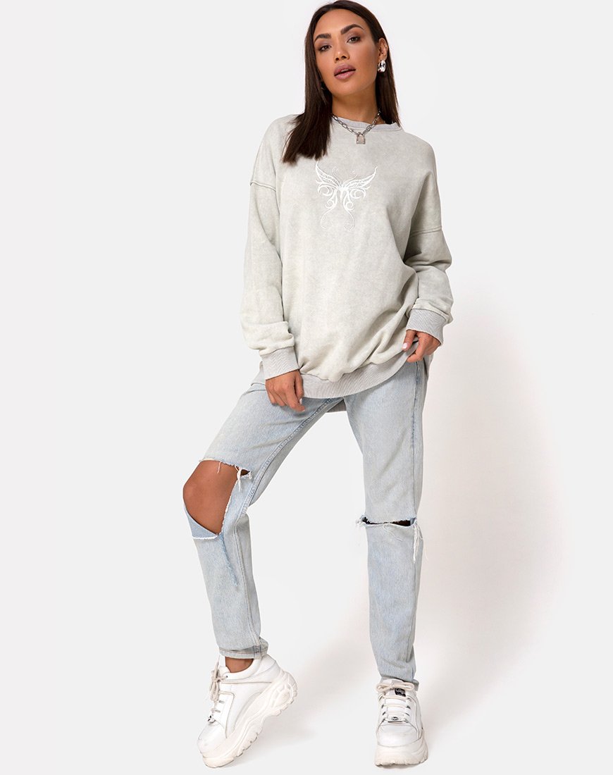 Imagen de sudadera Glo en crudo con mariposa bordada