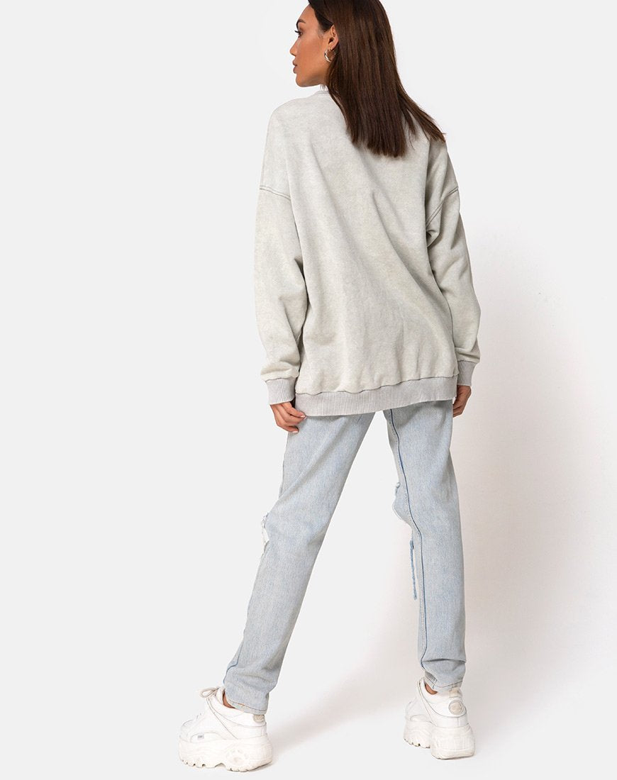 Imagen de sudadera Glo en crudo con mariposa bordada