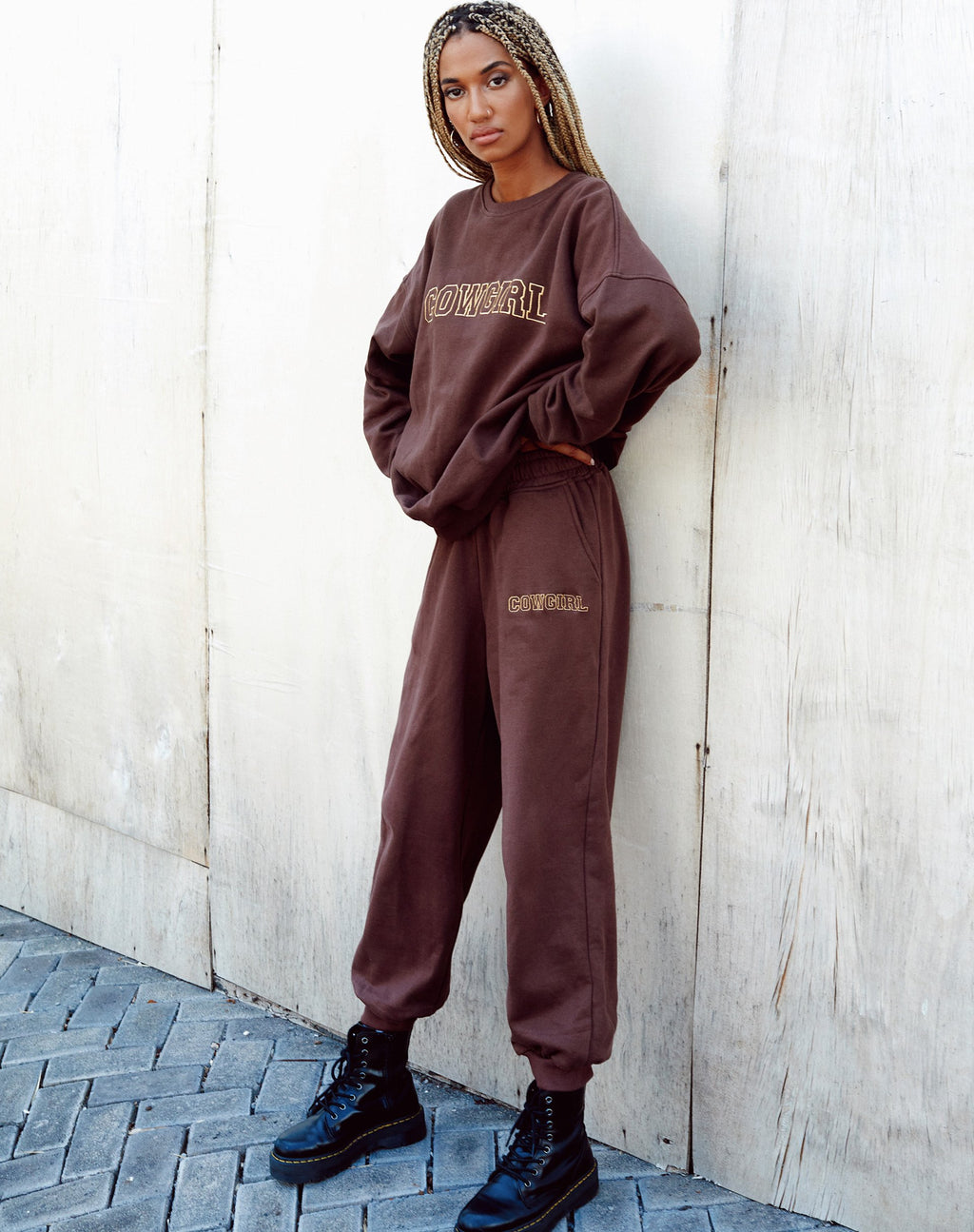 Roider Jogger en caoba oscuro 'Cowgirl' bordado en oro