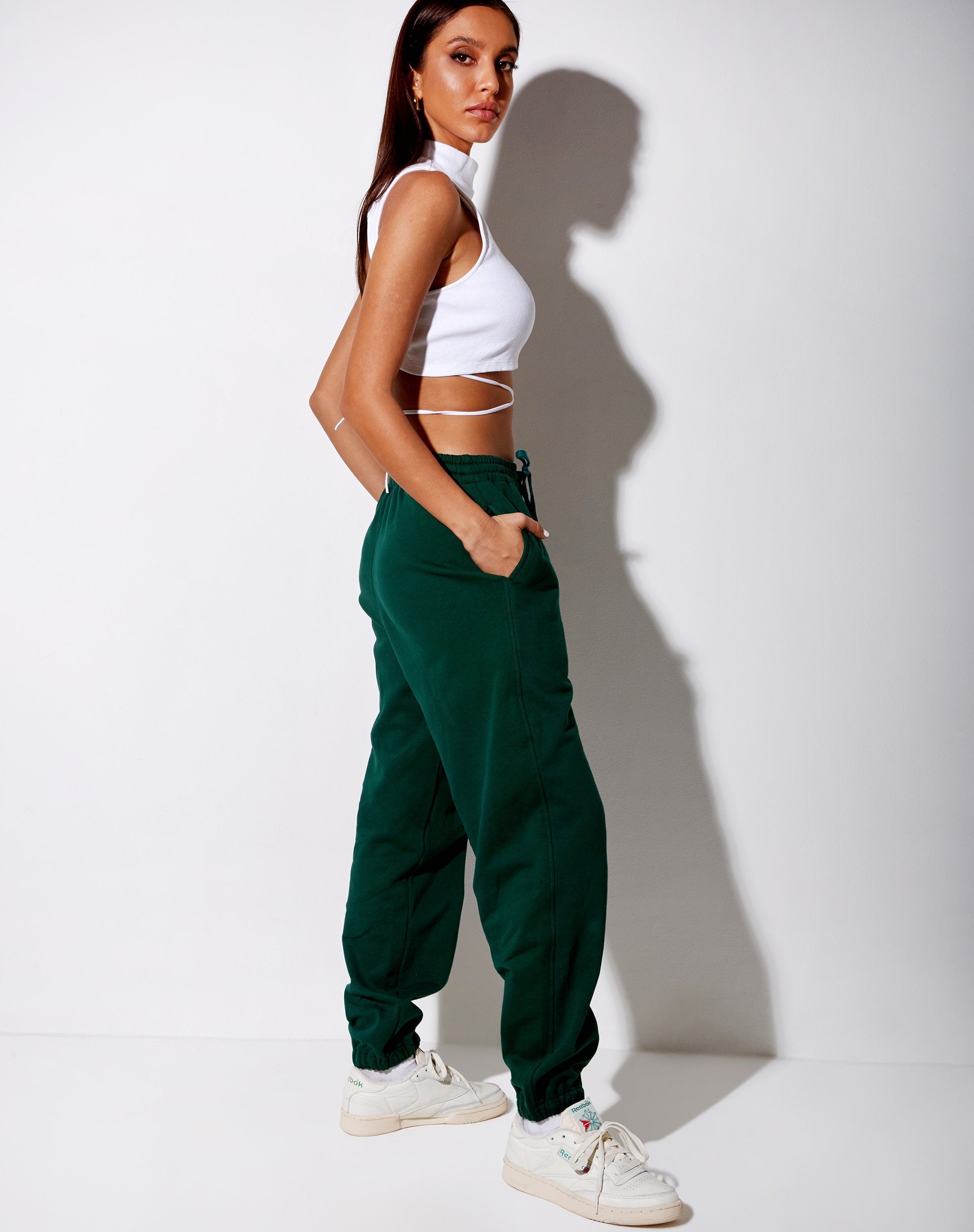 Imagen de Basta Jogger en verde botella con bordado Take Care Of Yourself