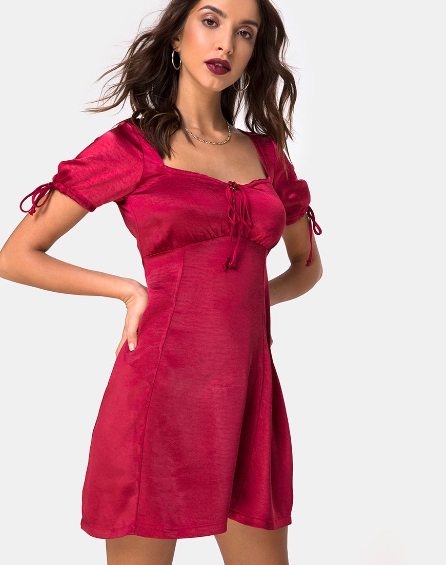 Imagen del vestido Guenette en satén cereza