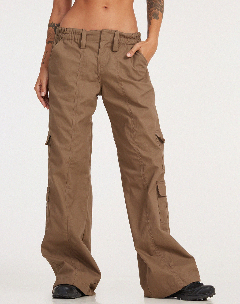 Pantalón cargo Hansa de color oliva claro