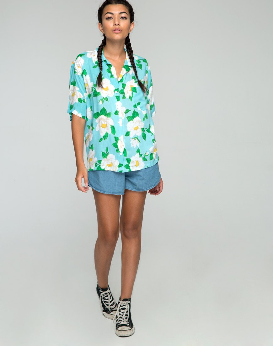 Imagen de la camisa hawaiana en rosa blanca