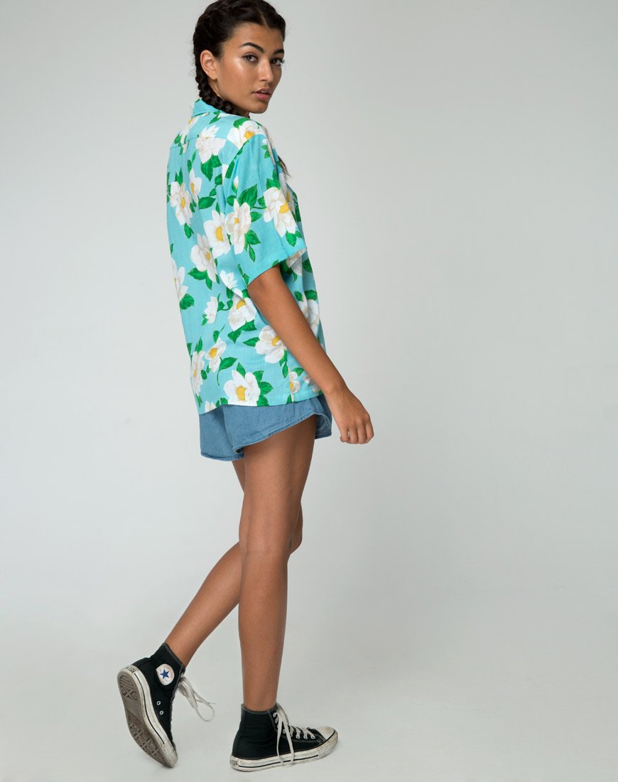 Imagen de la camisa hawaiana en rosa blanca