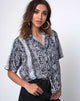 Imagen de camisa hawaiana en serpiente