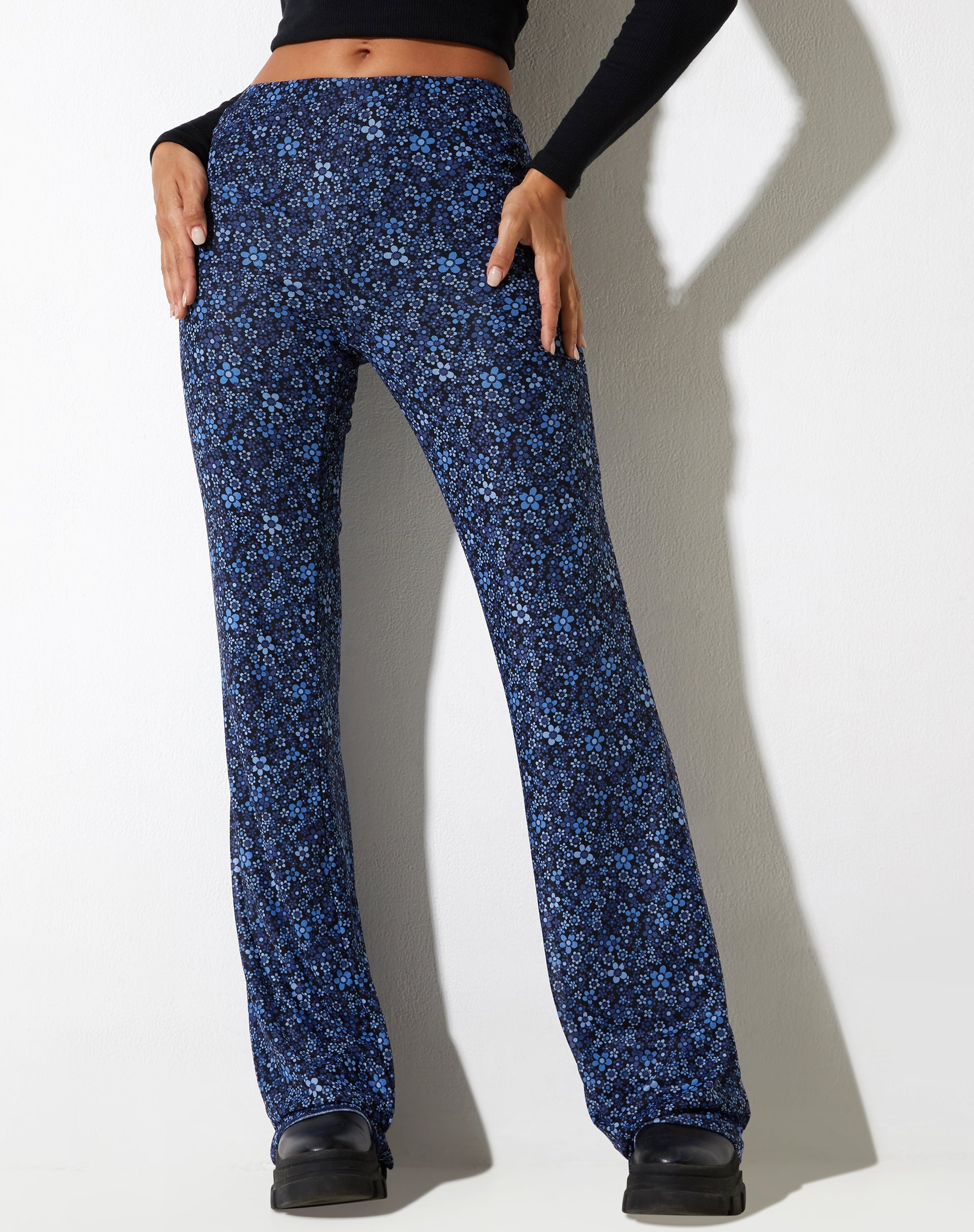 imagen de Herly Flare Trouser en Flower Garden Blue
