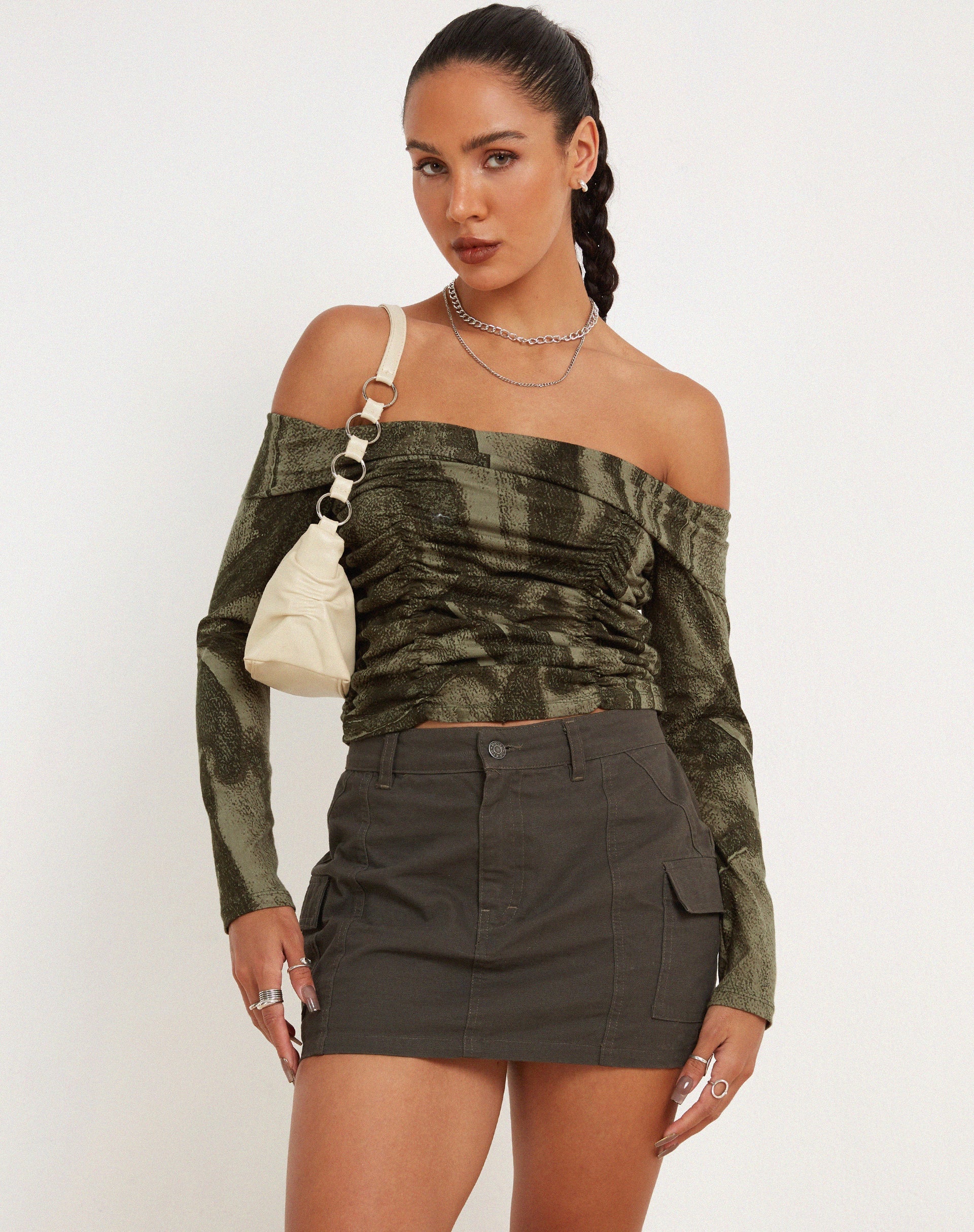 imagen de Hestina Top en Dystopian Crease Khaki