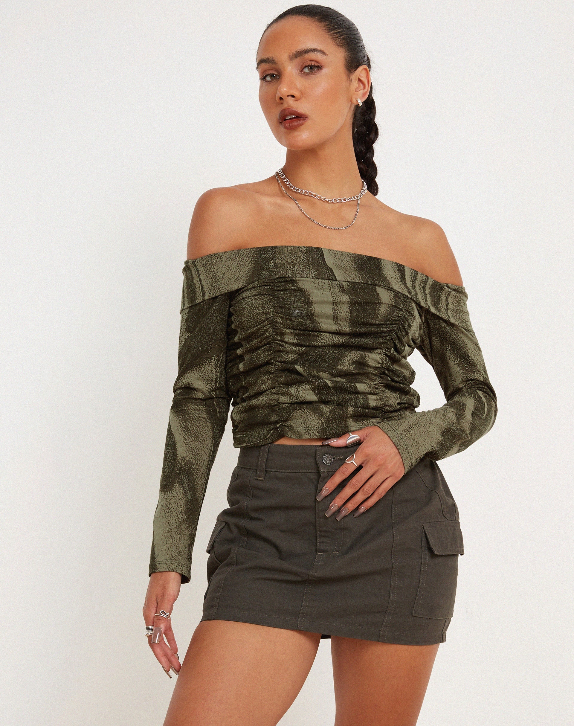 imagen de Hestina Top en Dystopian Crease Khaki