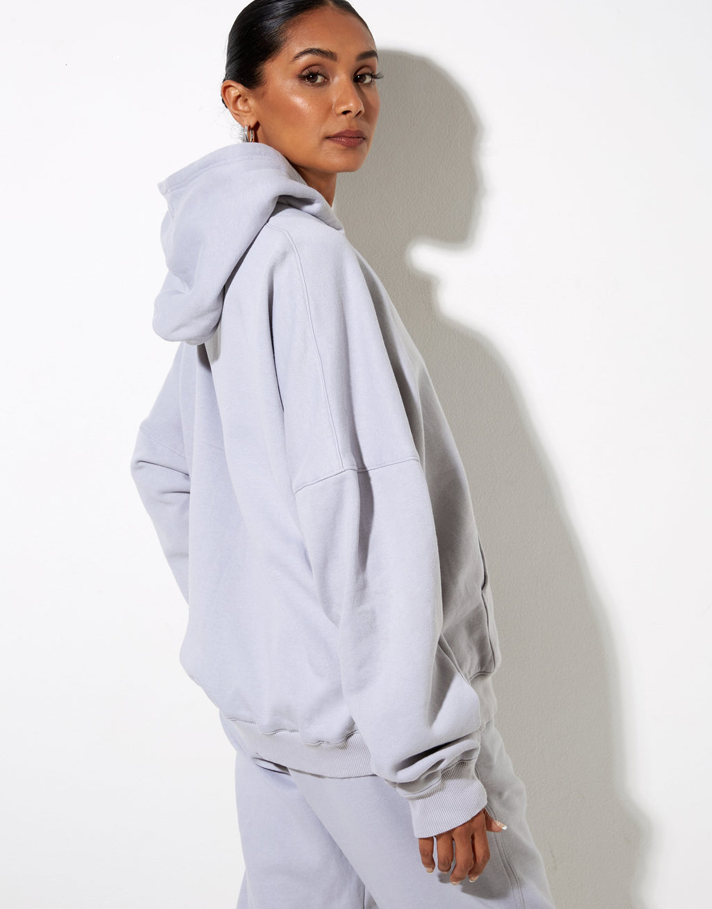 Sudadera con capucha Hollack en Lunar Rock con bordado Motel Work Clothing Label