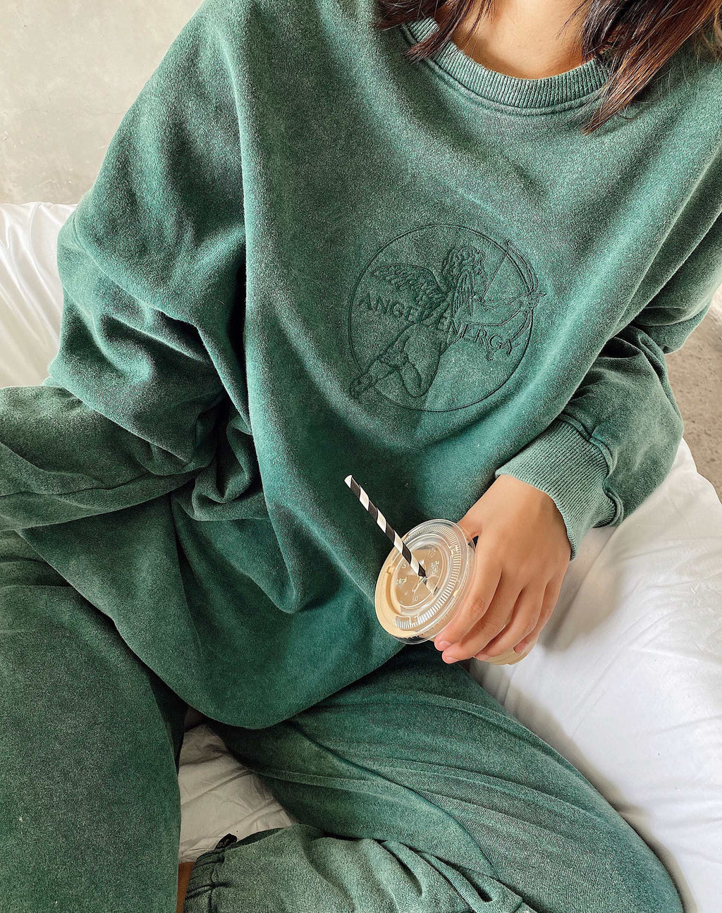Sudadera Glo en verde lavado 'Angel Energy' Cherub Embro