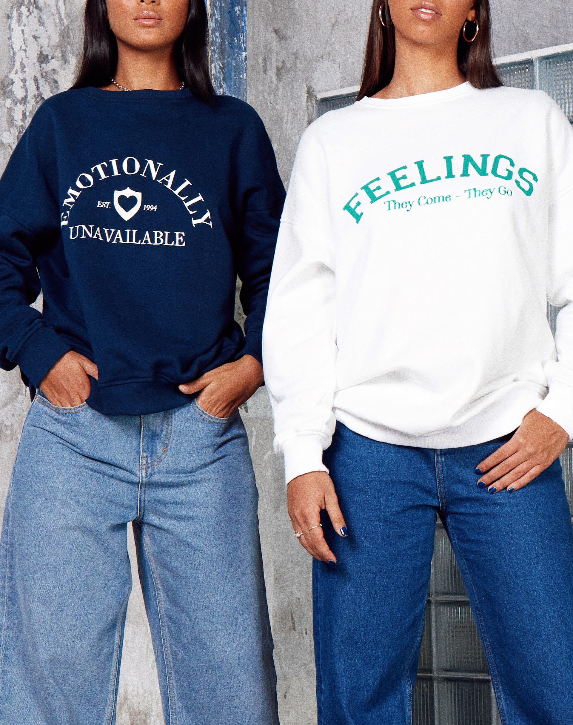 Imagen de sudadera Ted en azul marino Emotionally Unavailable