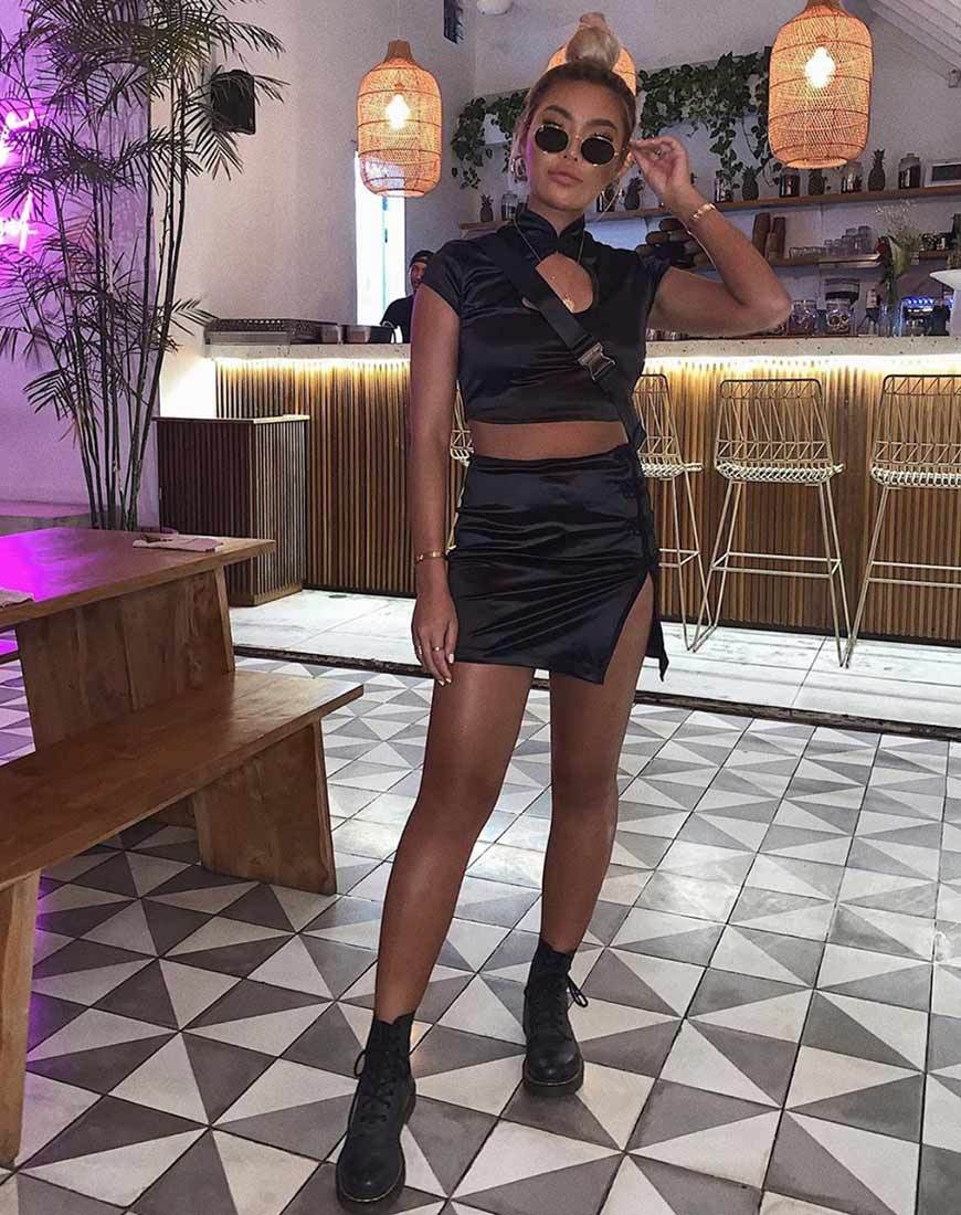 Imagen de Lina Crop Top de satén negro