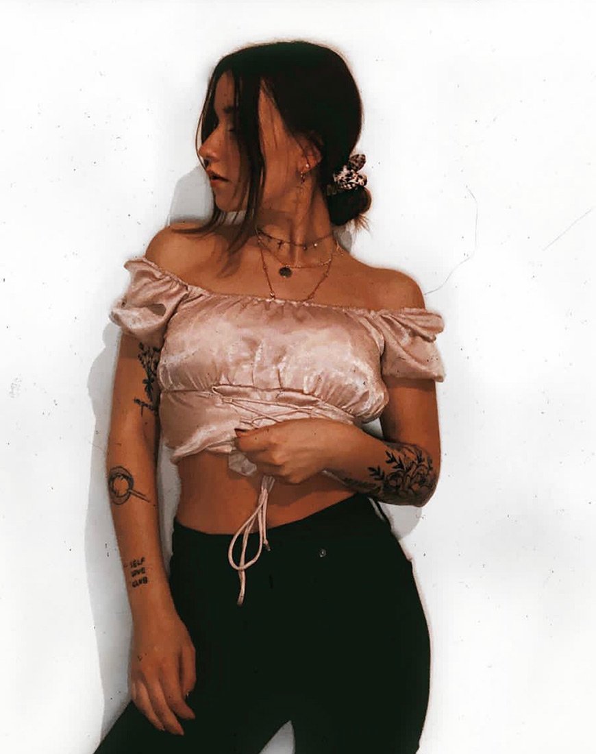 Imagen de Ruiz Off The Shoulder Top in Satin Dusty Rose