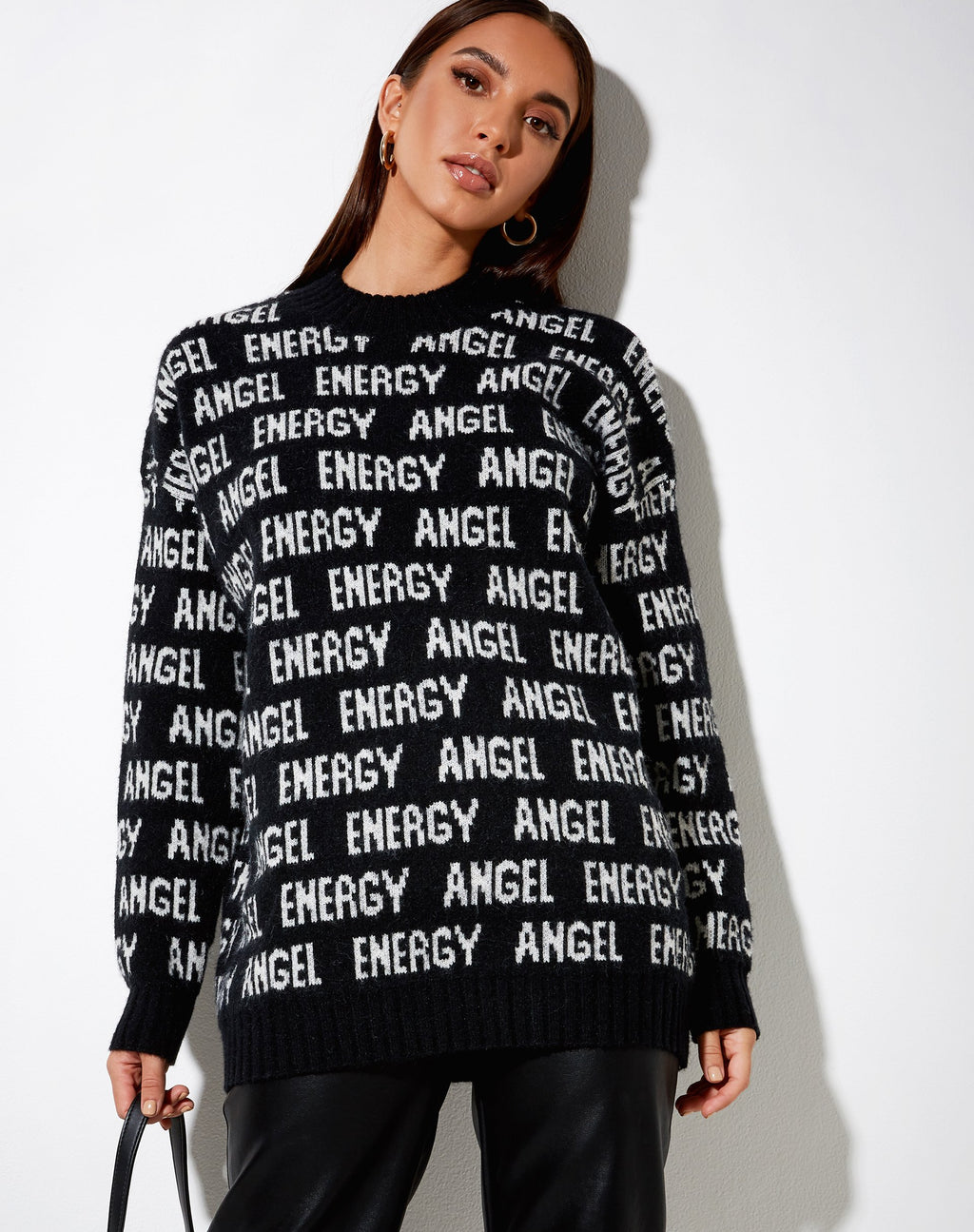 Jersey Iskov en negro con energía de ángel marfil