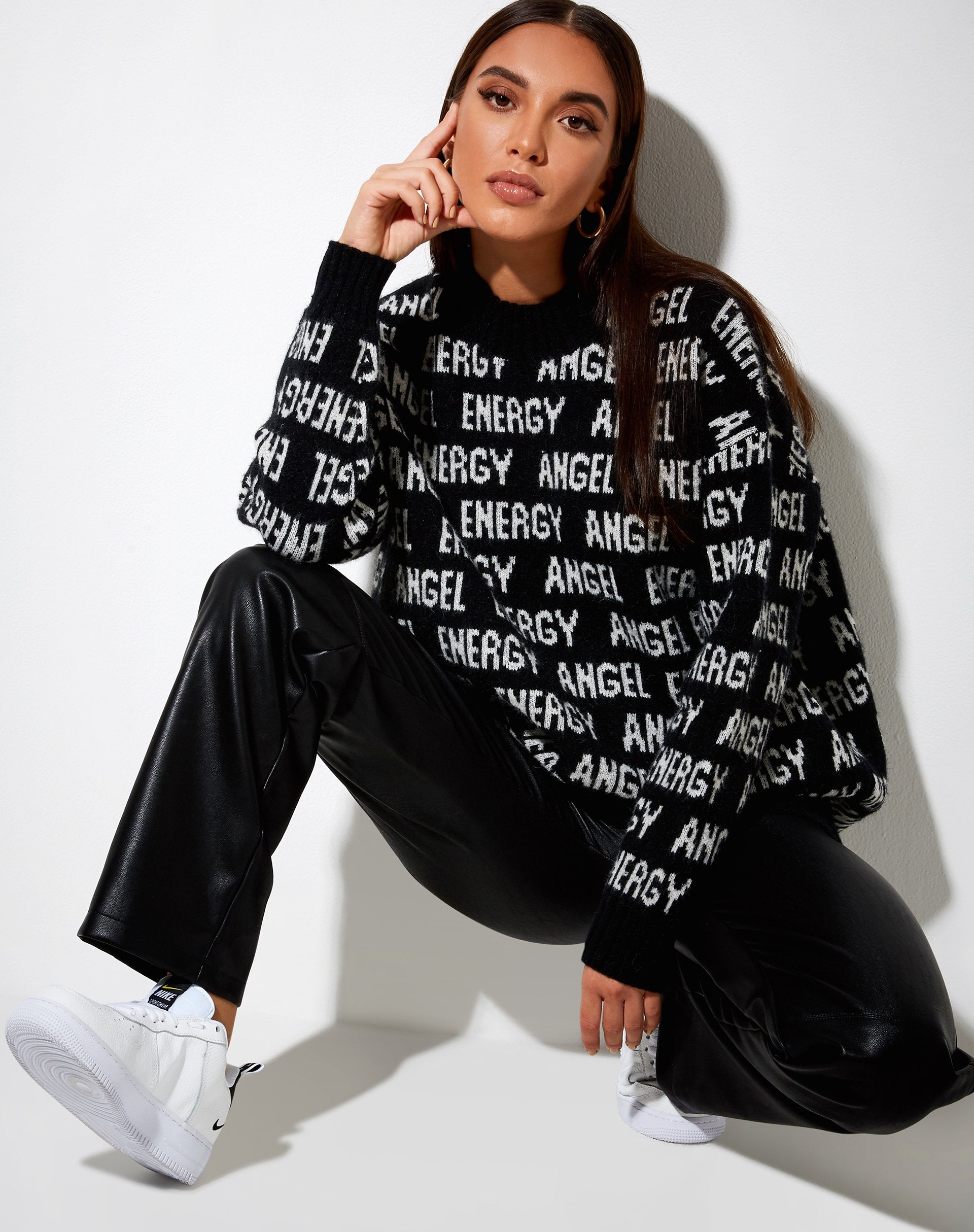 Imagen de Iskov Jumper en negro con marfil Angel Energy