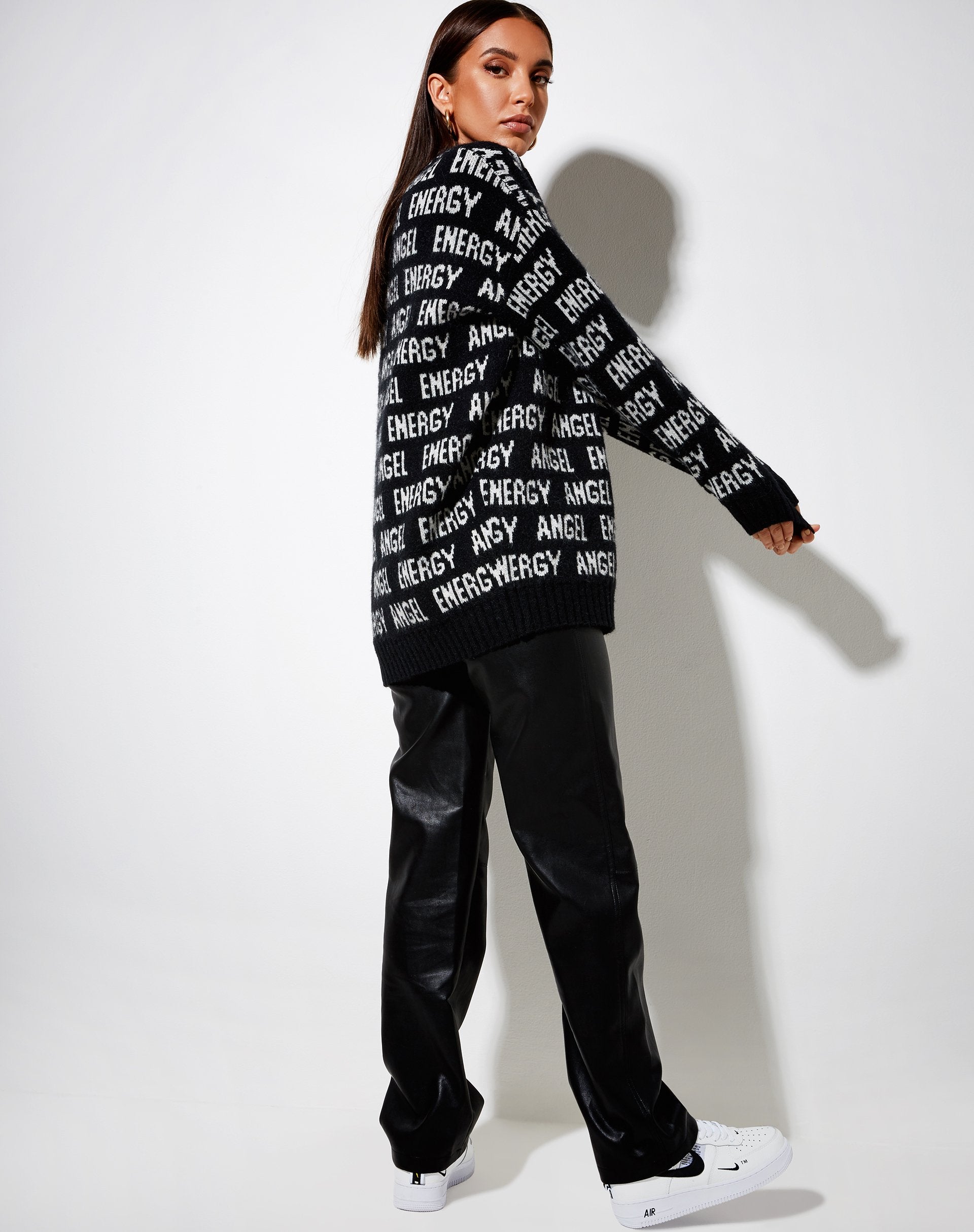 Imagen de Iskov Jumper en negro con marfil Angel Energy