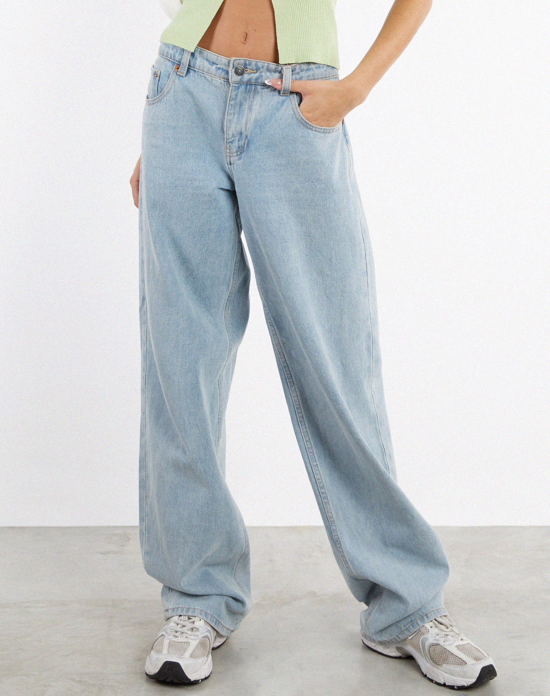 imagen de Low Rise Parallel Jeans en Light Wash Blue