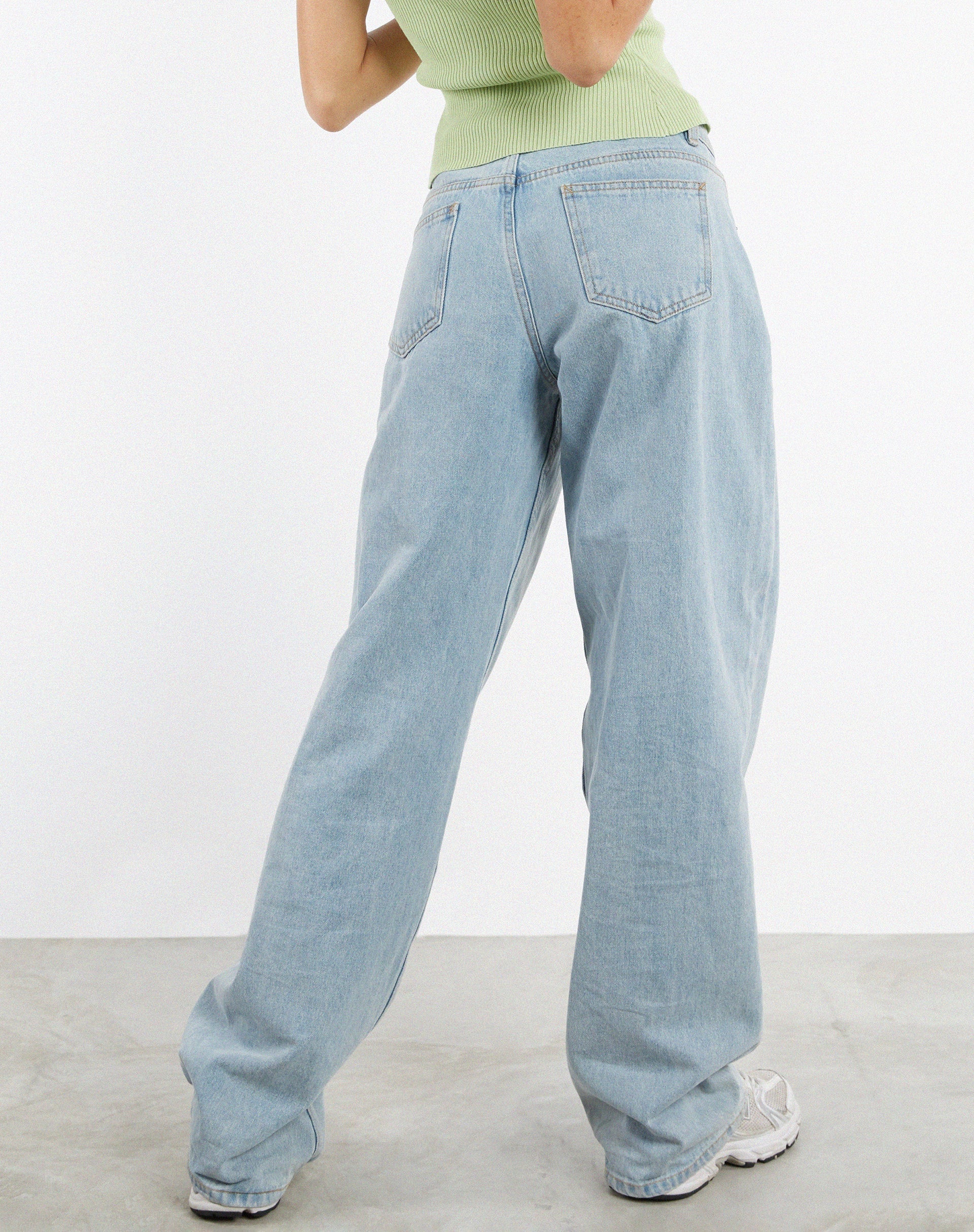 imagen de Low Rise Parallel Jeans en Light Wash Blue