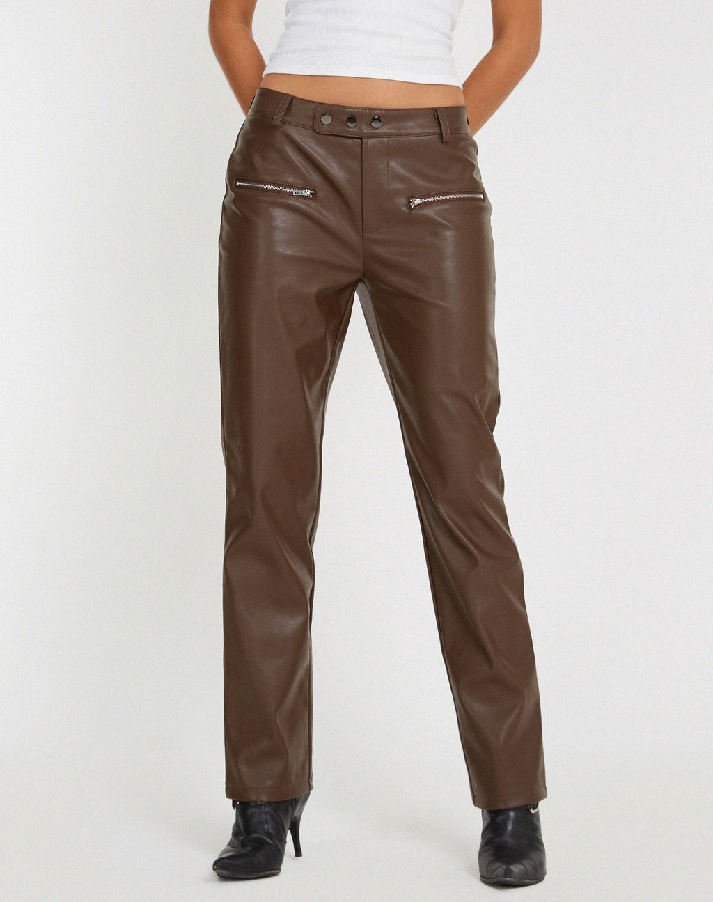Pantalón recto Jastara en PU marrón