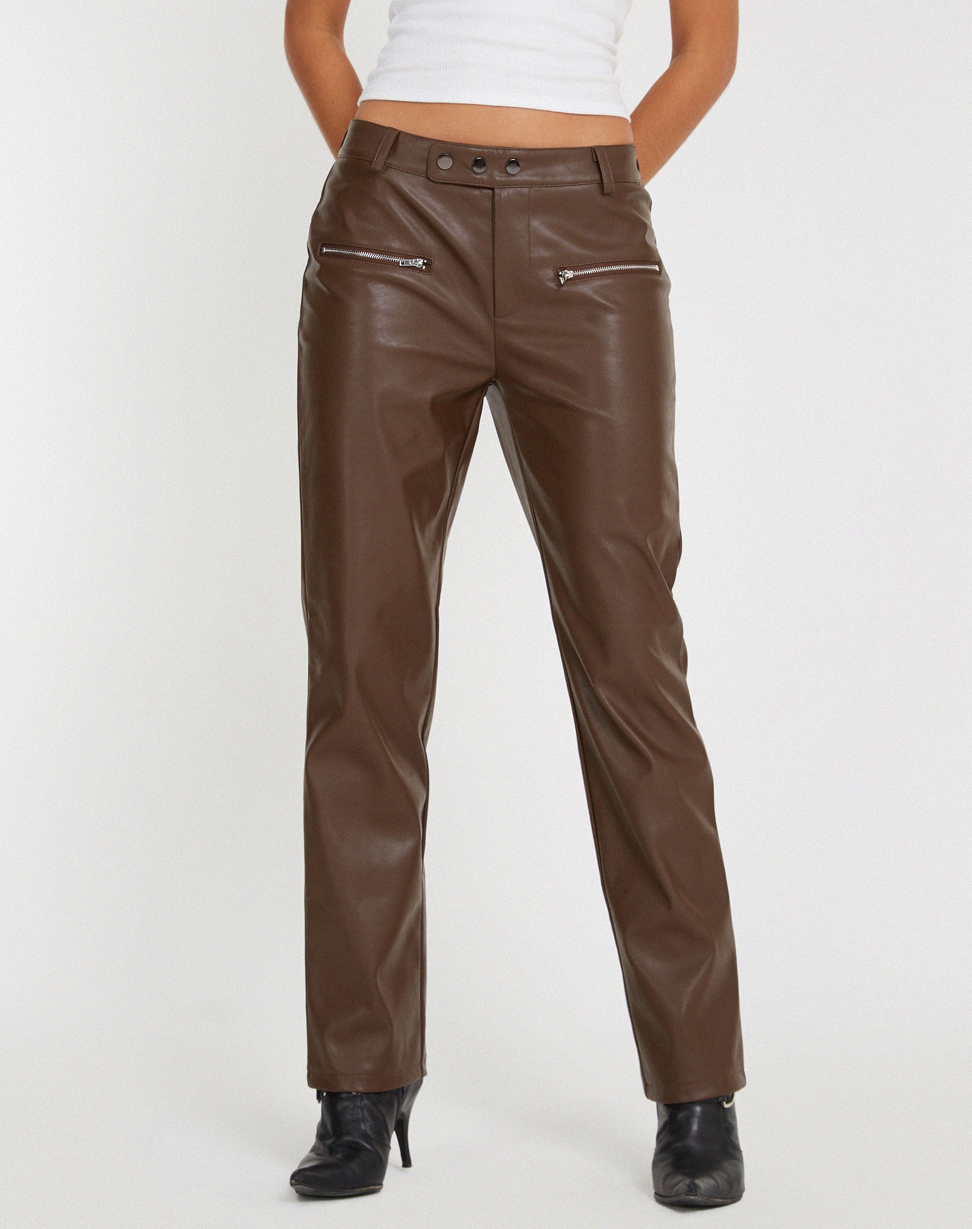 Imagen de Jastara Straight Leg Trouser en PU Marrón