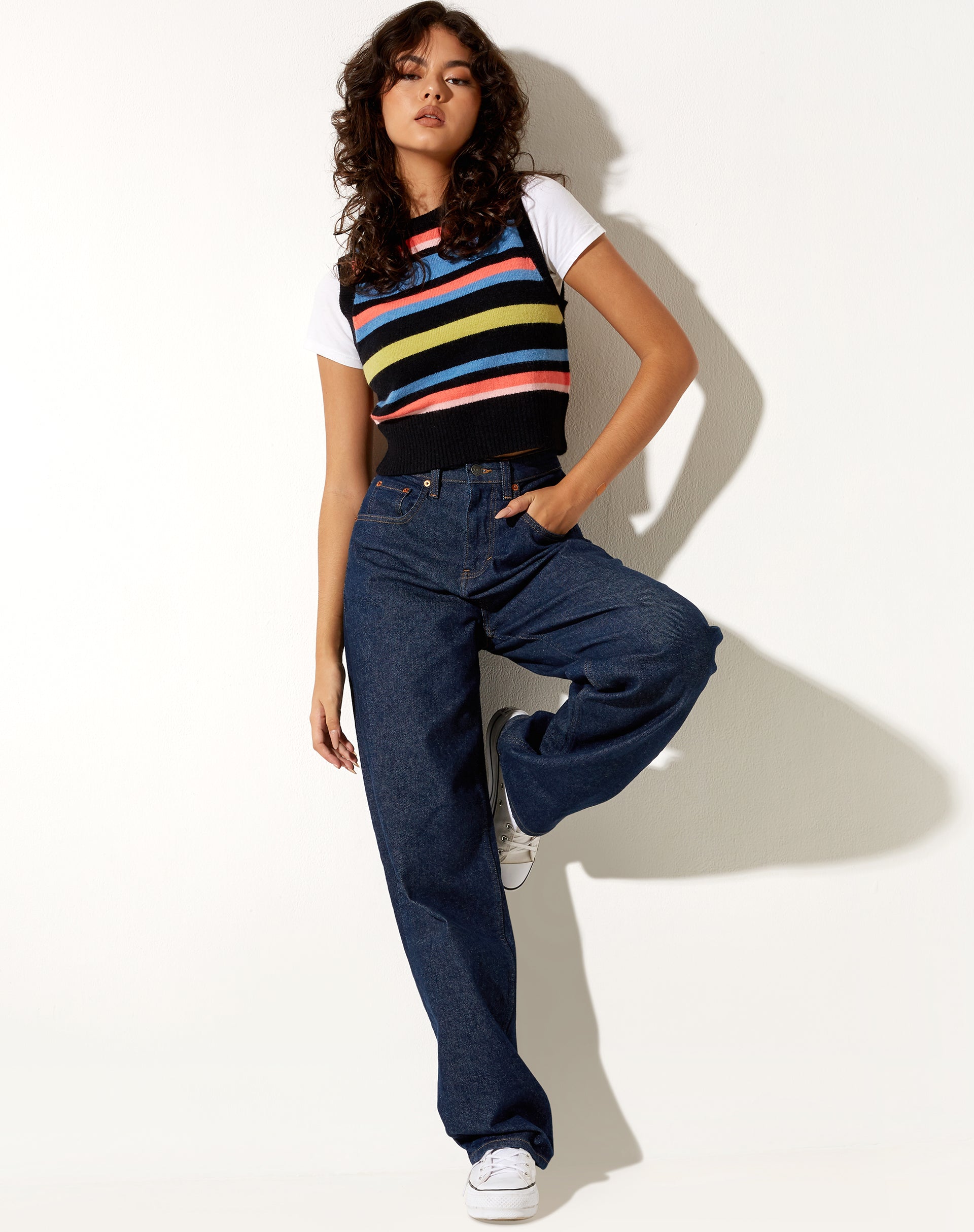 Imagen del chaleco Jaya en multi rayas azul negro