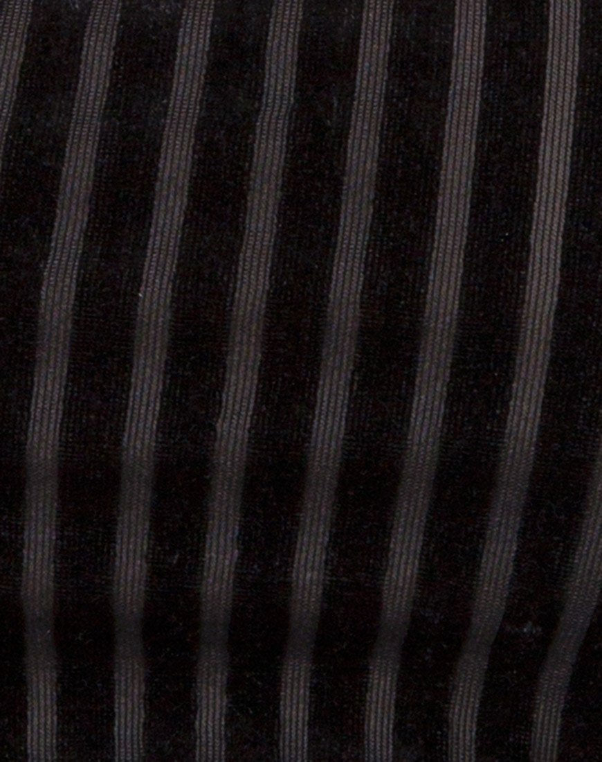 Image of Camiseta de tirantes en terciopelo negro X Princess Polly