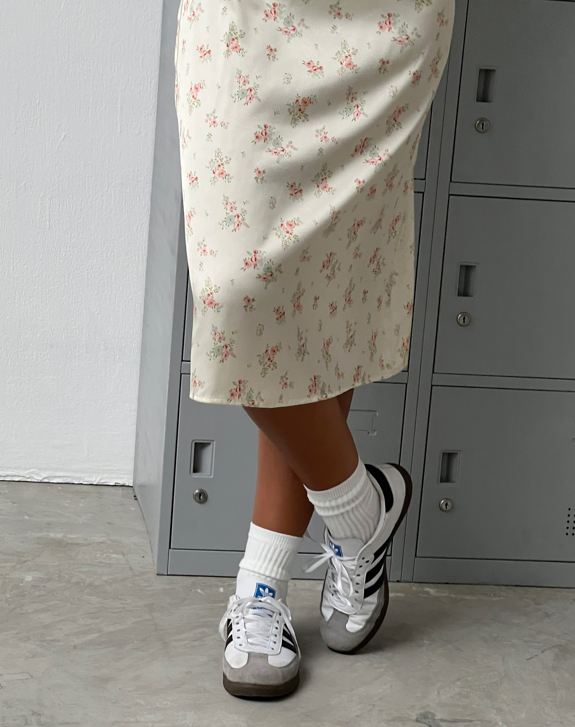 Imagen de Jinora Vestido midi de satén Vintage Rose Garland