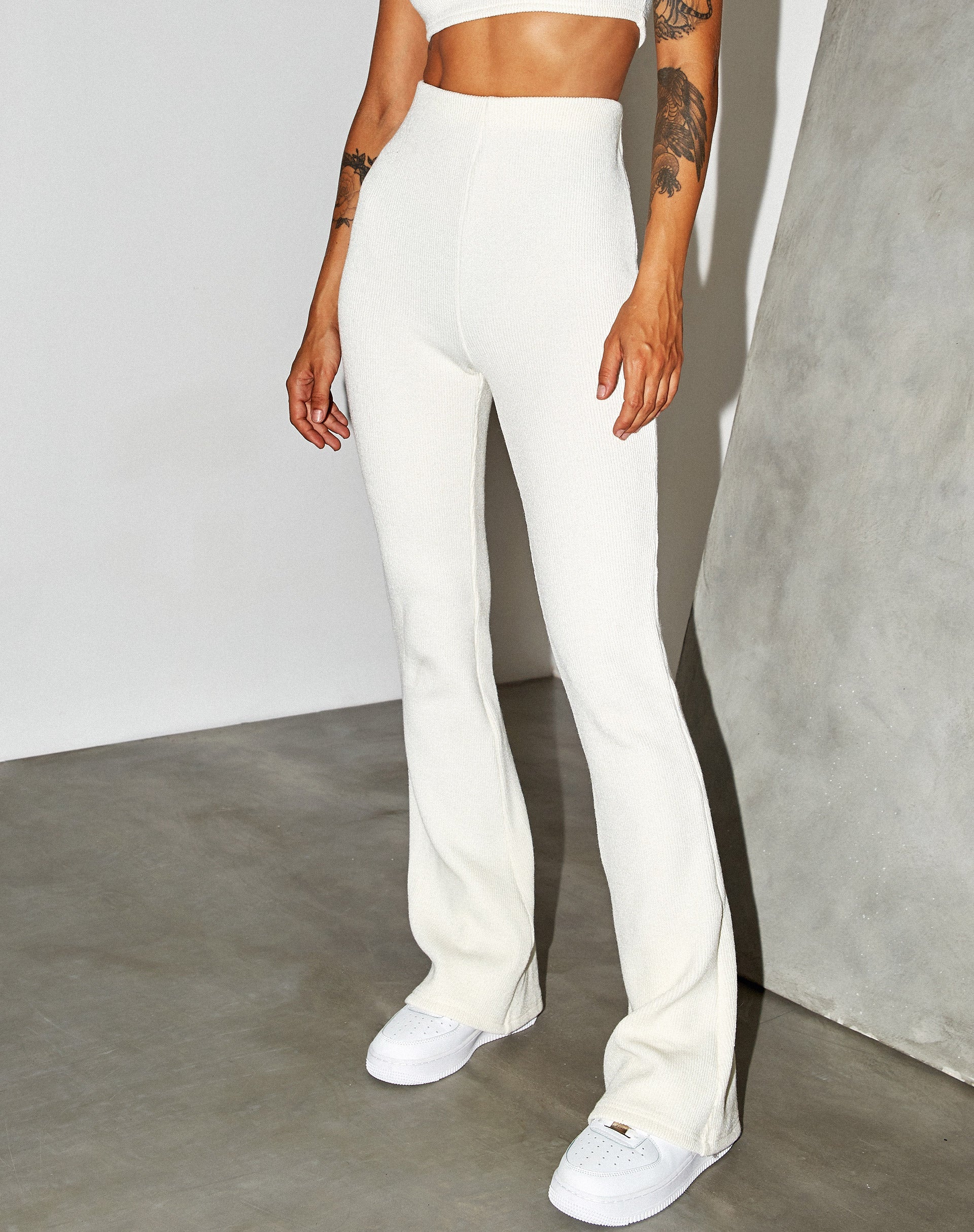 Imagen de Jiva Flare Trouser en Rib Cream