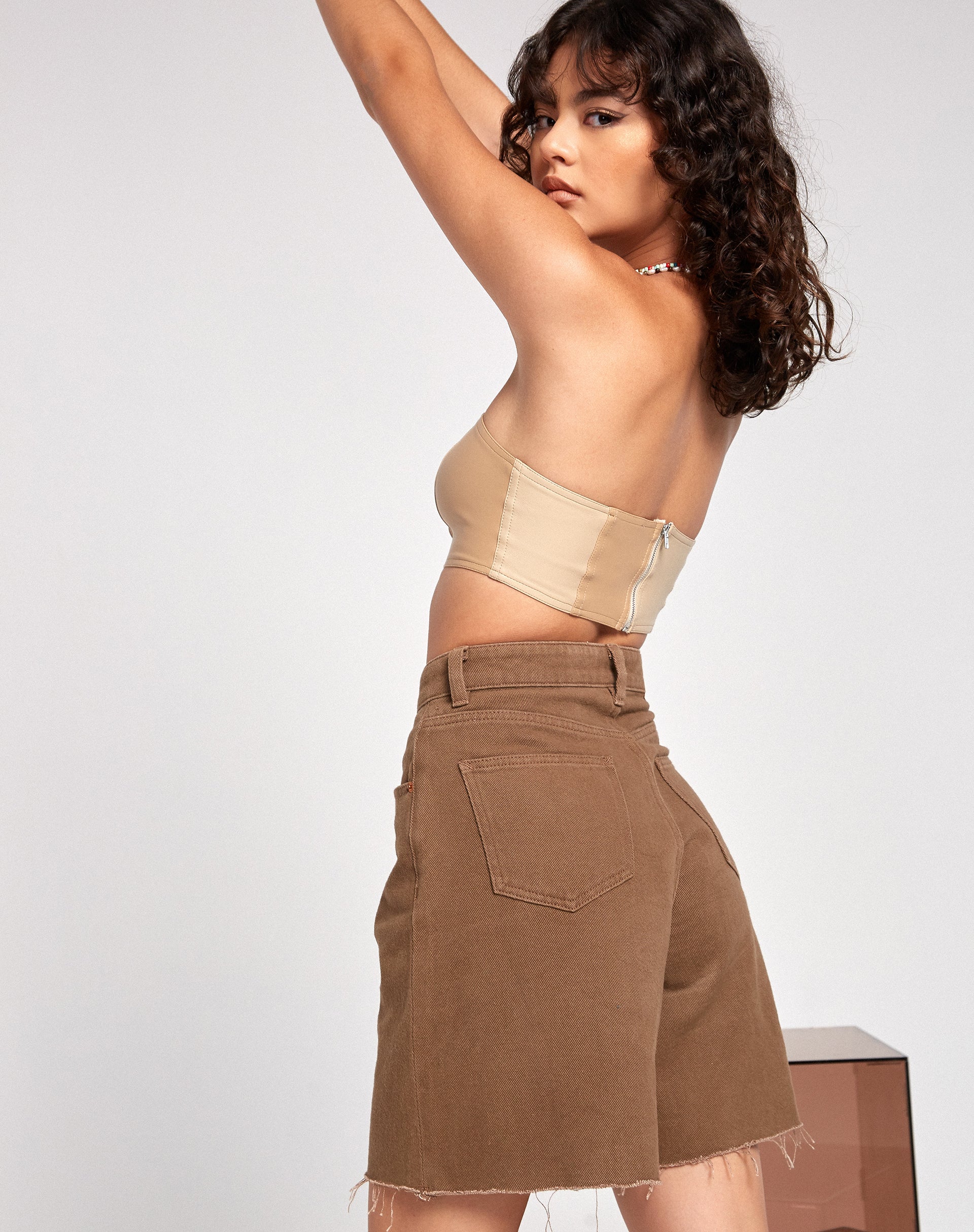 Imagen de Loose Fit Denim Short en marrón intenso