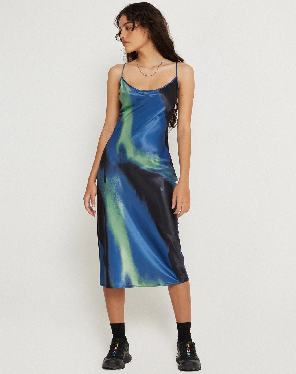 Vestido Juvina Midi en Satén Acuarela Azul Marino