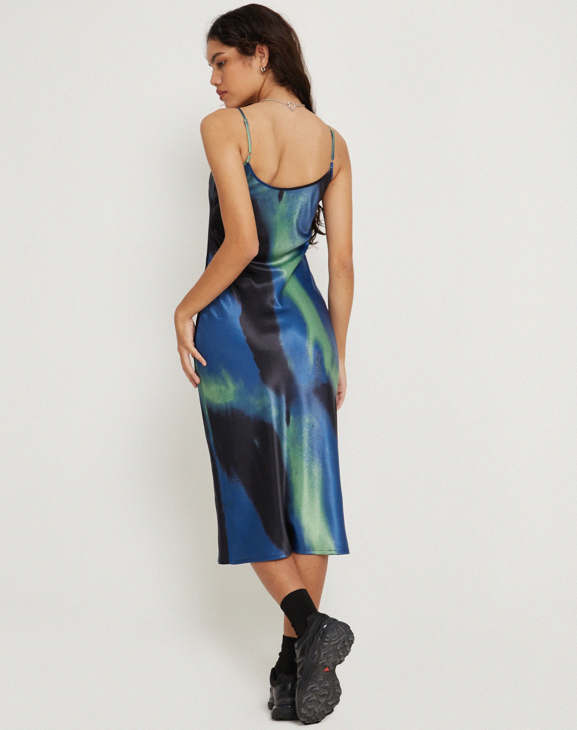 imagen de Juvina Midi Dress in Satin Watercolour Navy